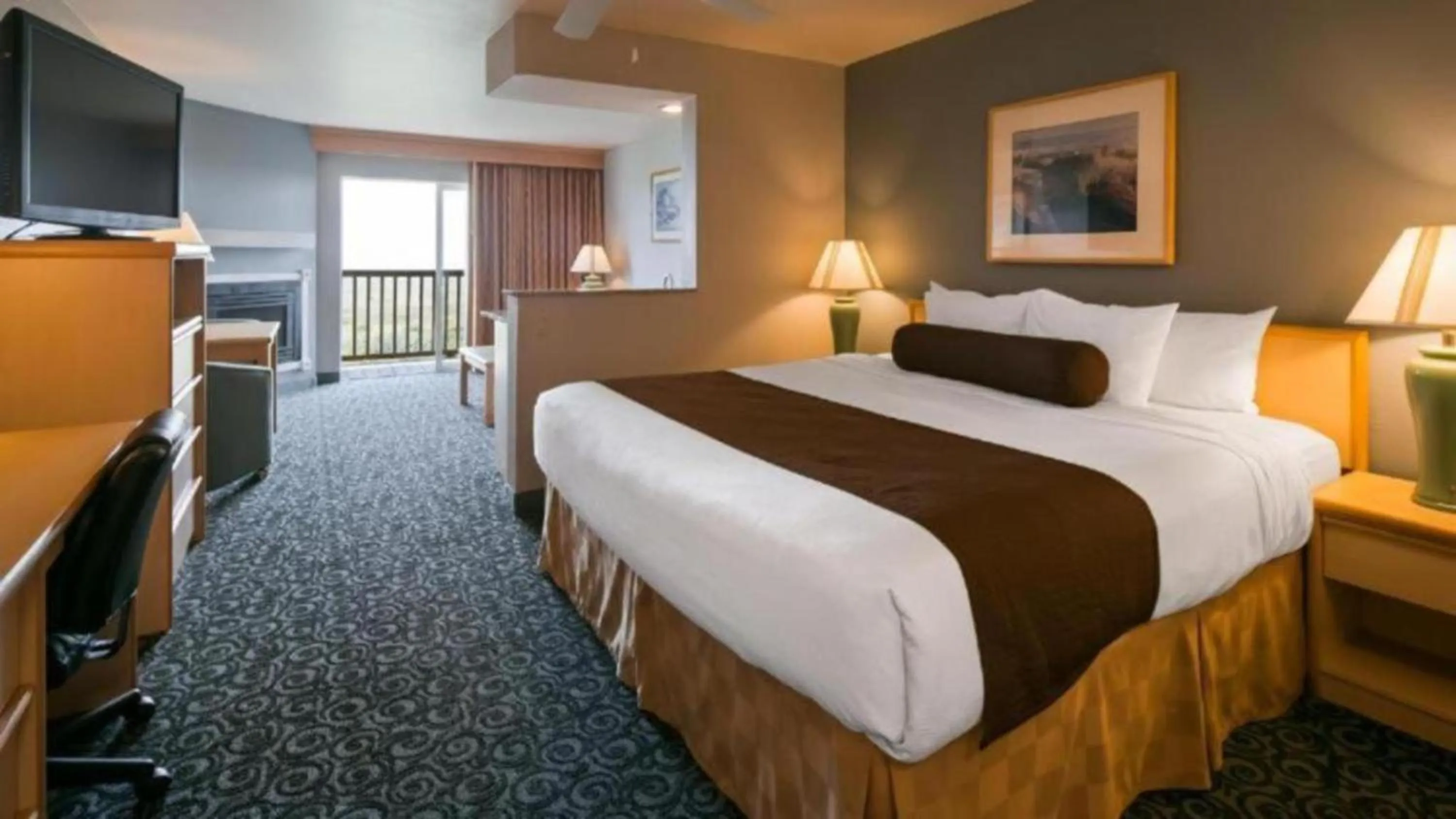 Bed in Lighthouse Suites Inn