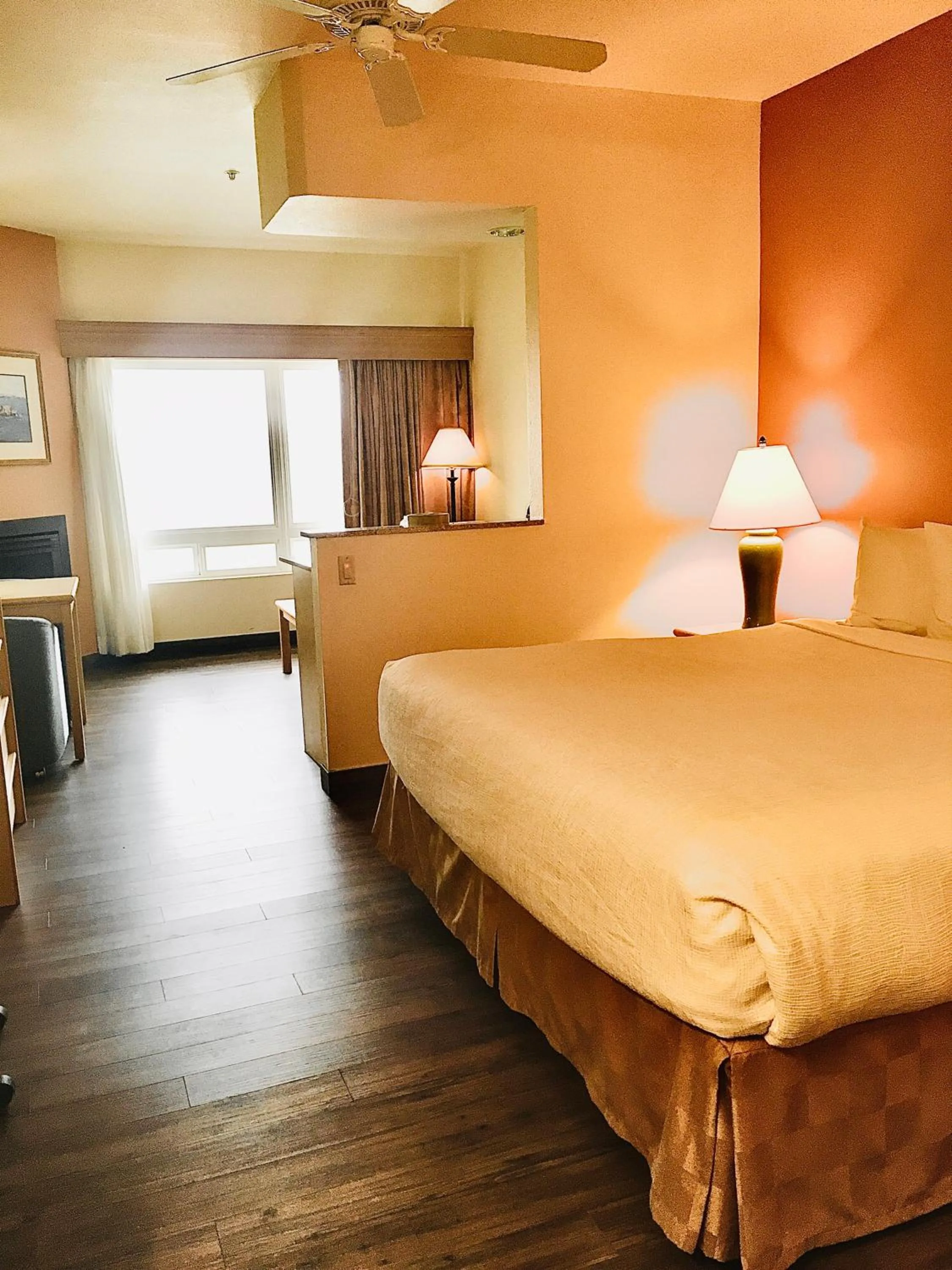 Bedroom, Bed in Lighthouse Suites Inn