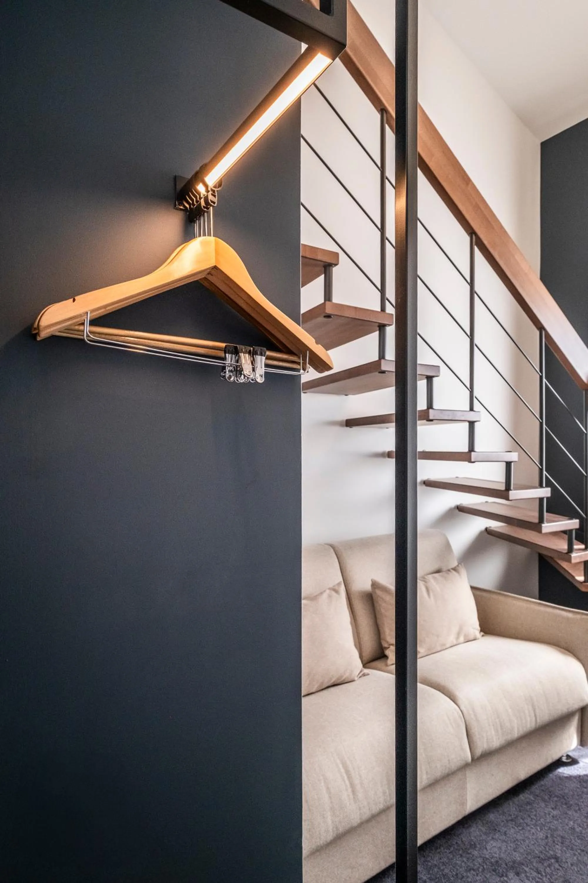 wardrobe in Hôtel Le Relais des Brasseurs - Aubagne