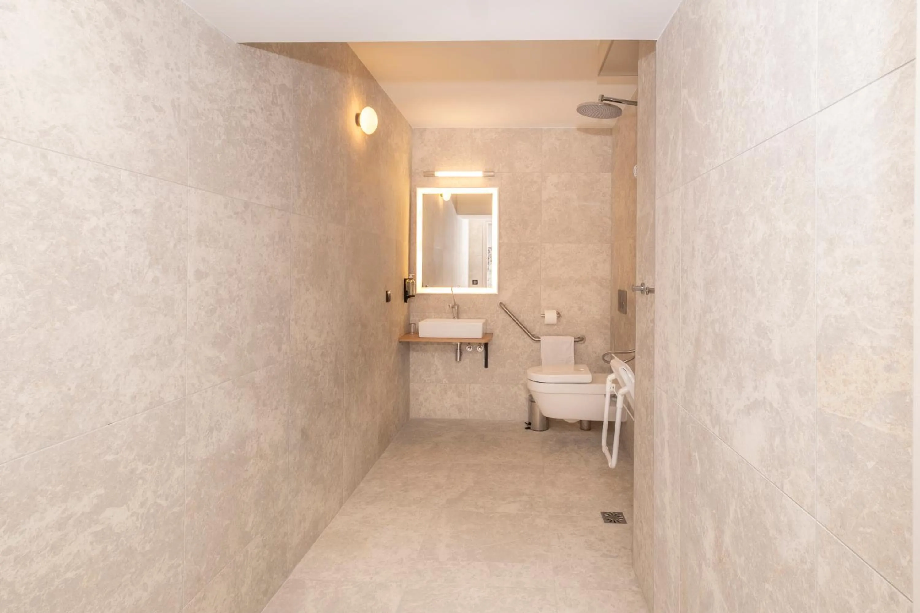 Bathroom in Hôtel Le Relais des Brasseurs - Aubagne