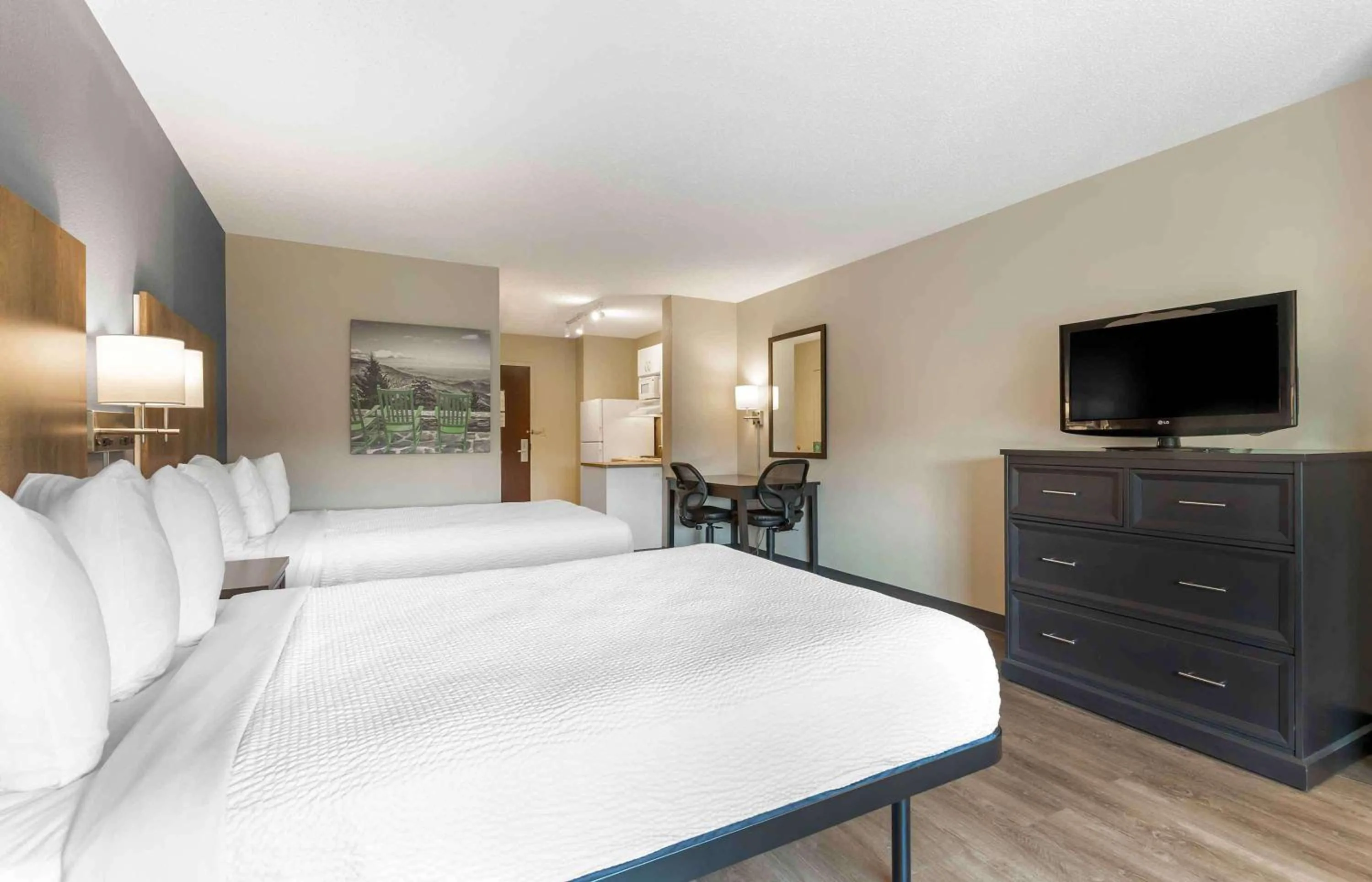 Bedroom, Bed in Extended Stay America Suites - Washington, DC - Centreville - Manassas