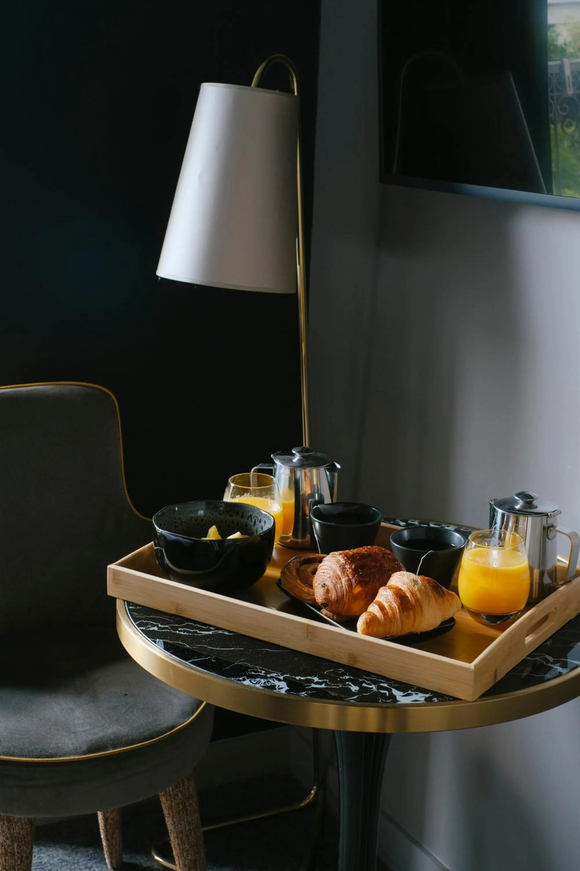 Continental breakfast in Rayz Eiffel