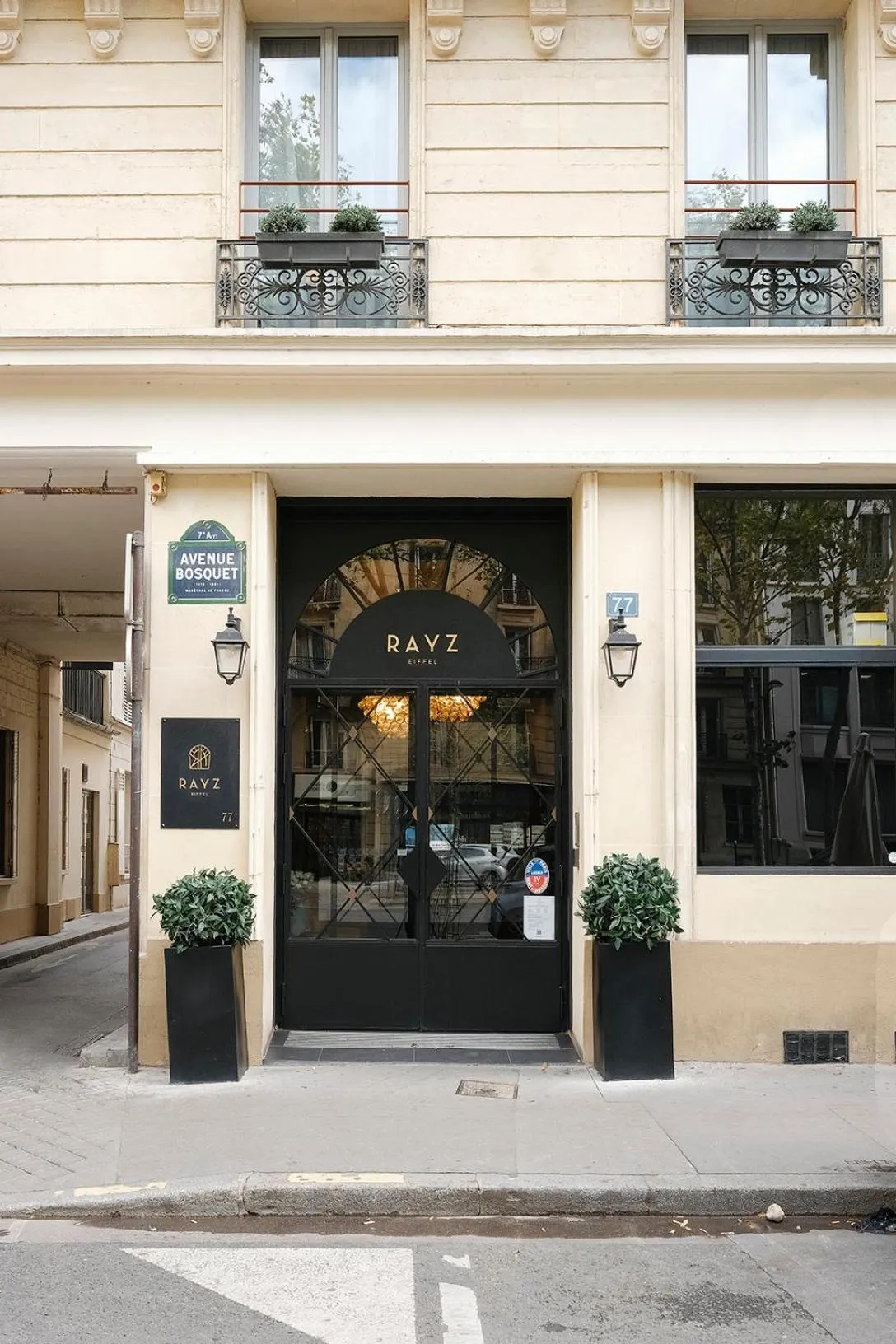 Facade/entrance in Rayz Eiffel