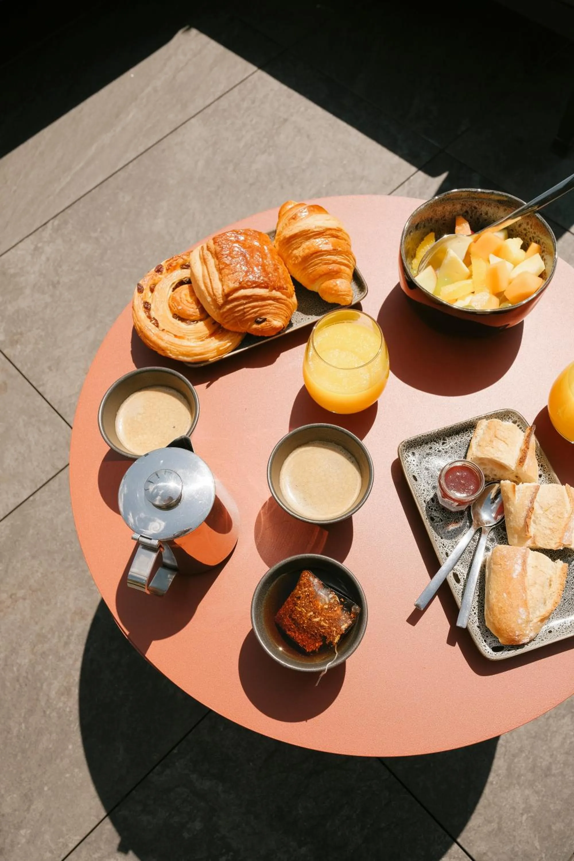 Continental breakfast in Rayz Eiffel