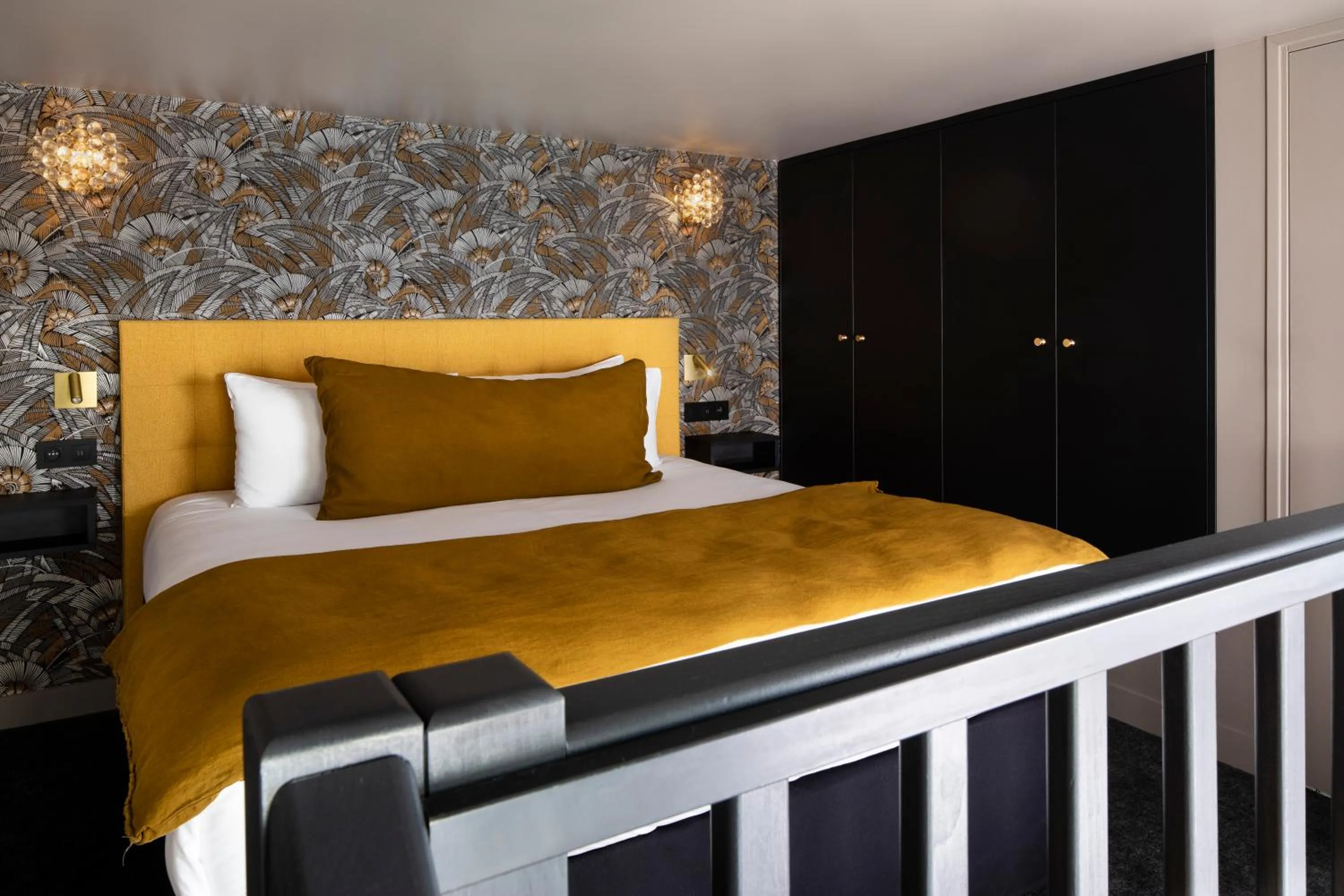 Photo of the whole room, Bed in Rayz Eiffel