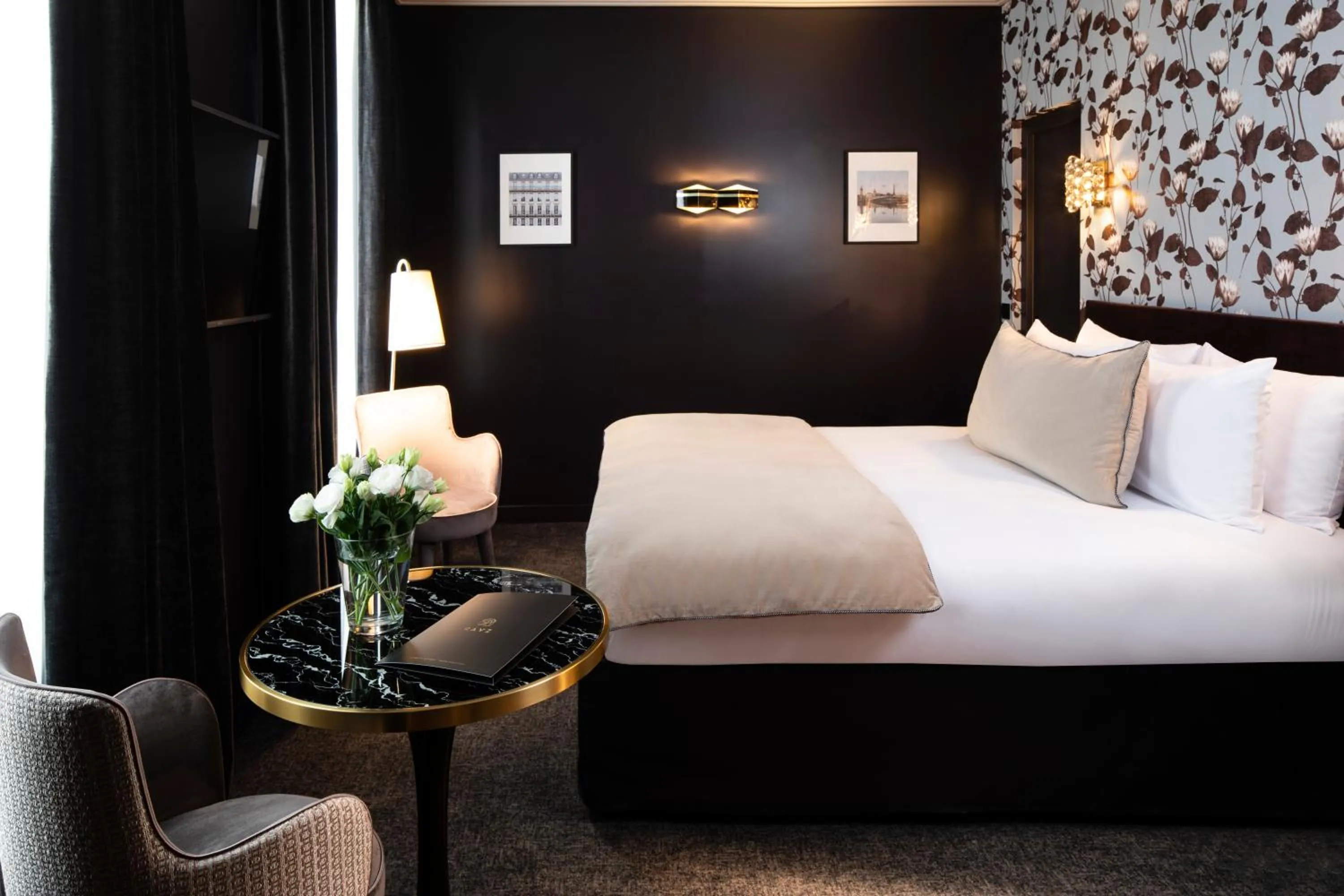 Photo of the whole room, Bed in Rayz Eiffel