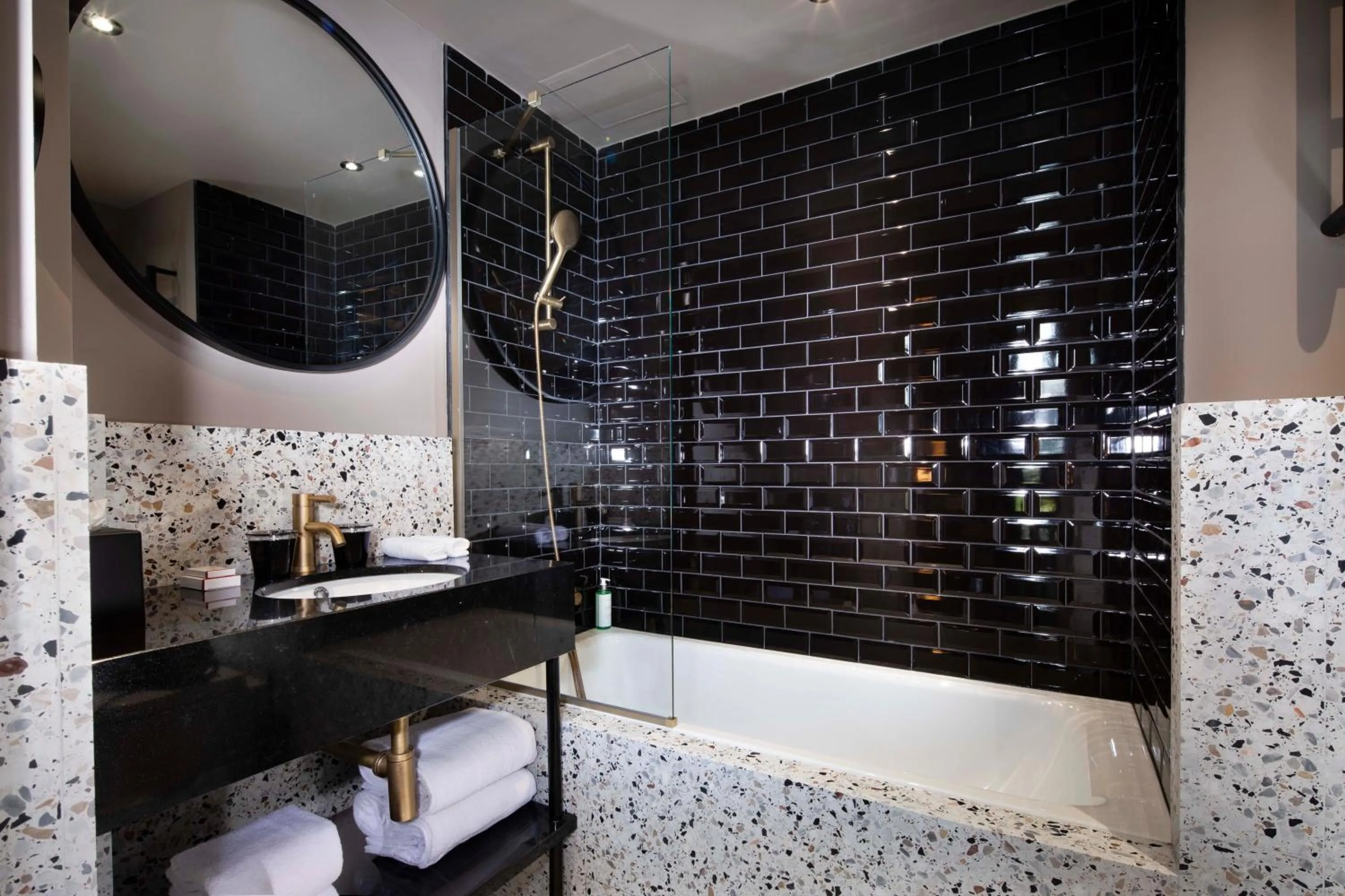 Bathroom in Rayz Eiffel