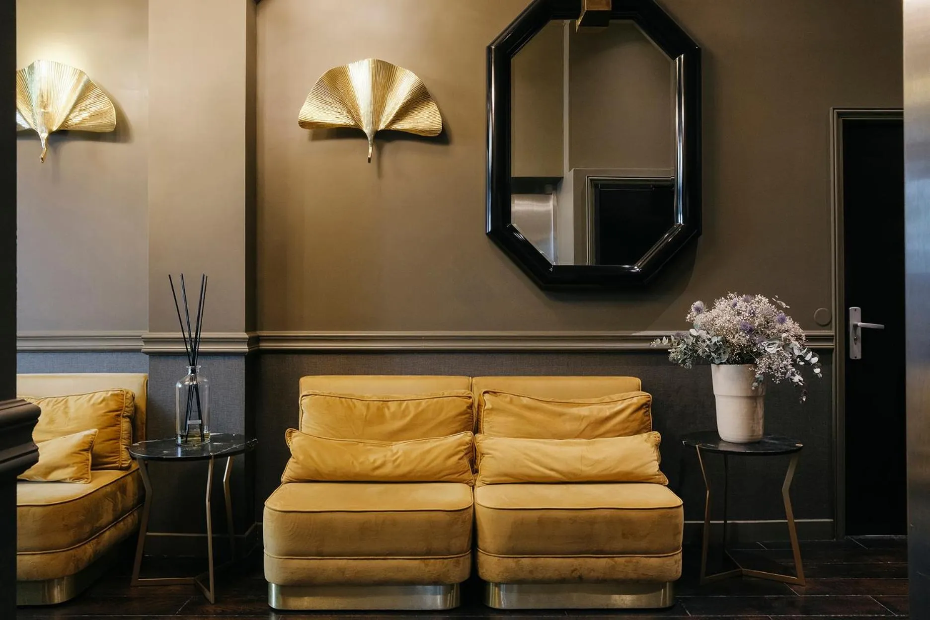 Lobby or reception in Rayz Eiffel