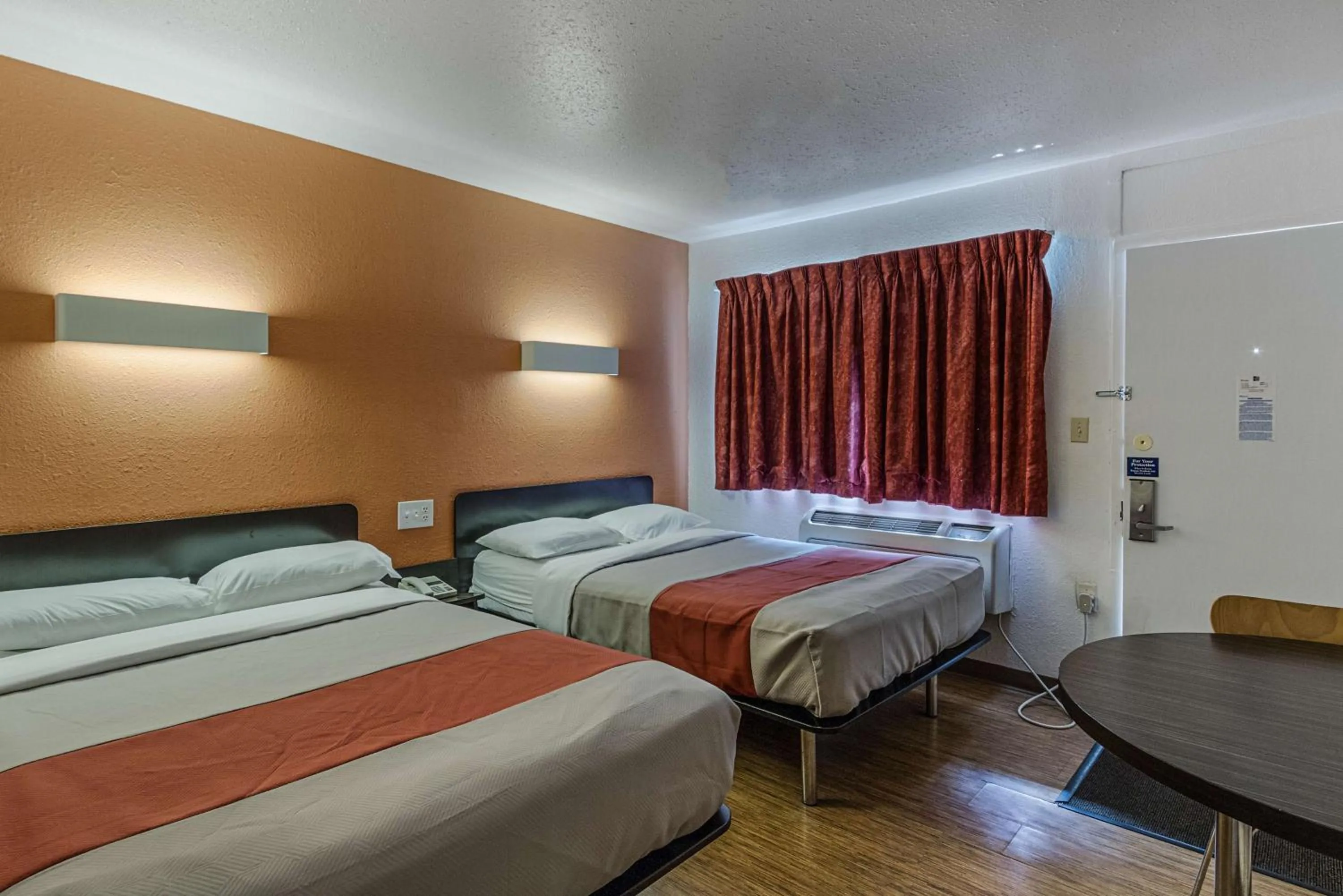 Bedroom, Bed in Motel 6-Oshkosh, WI