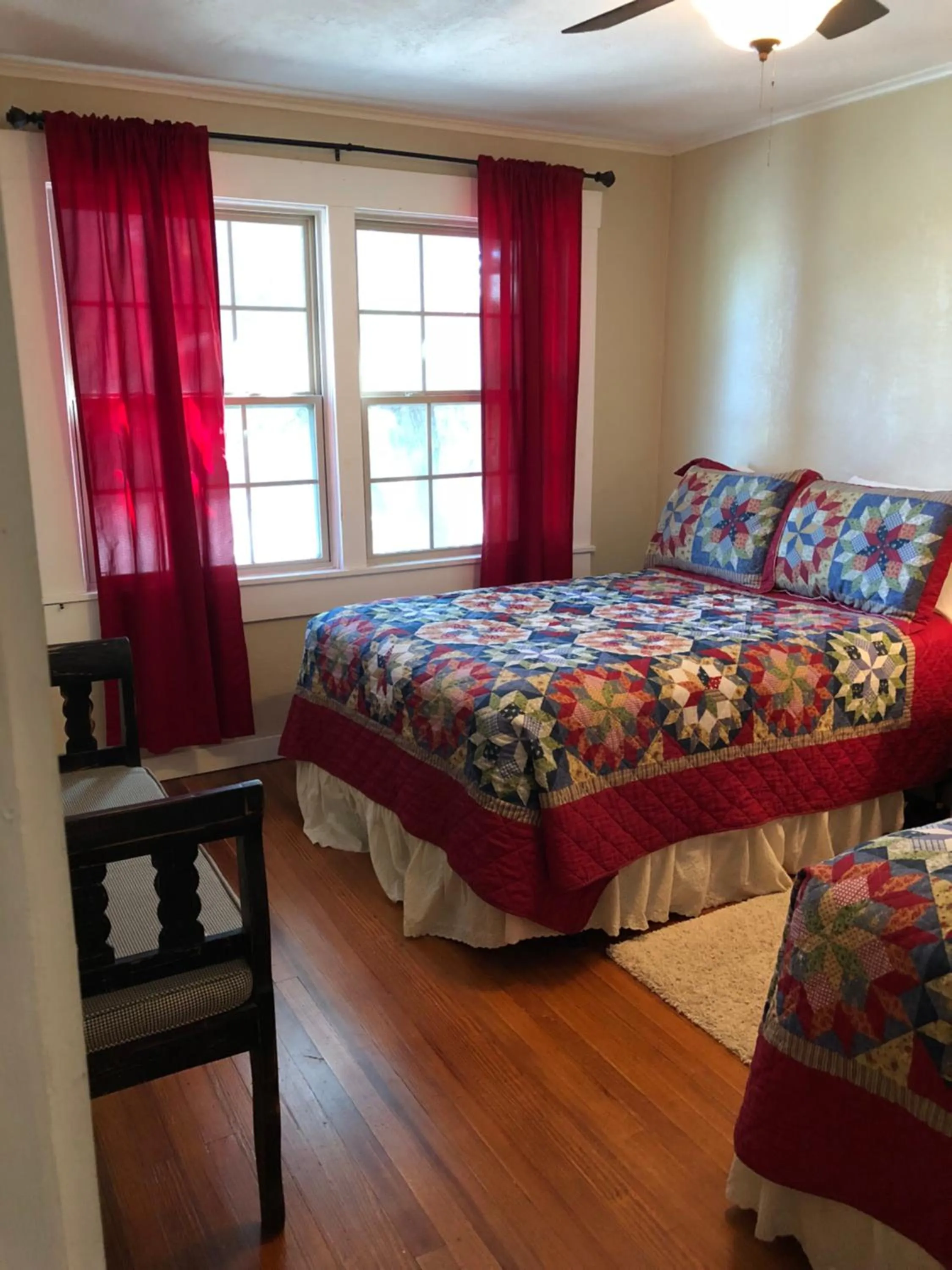 Bed in Sunset Inn and Suites