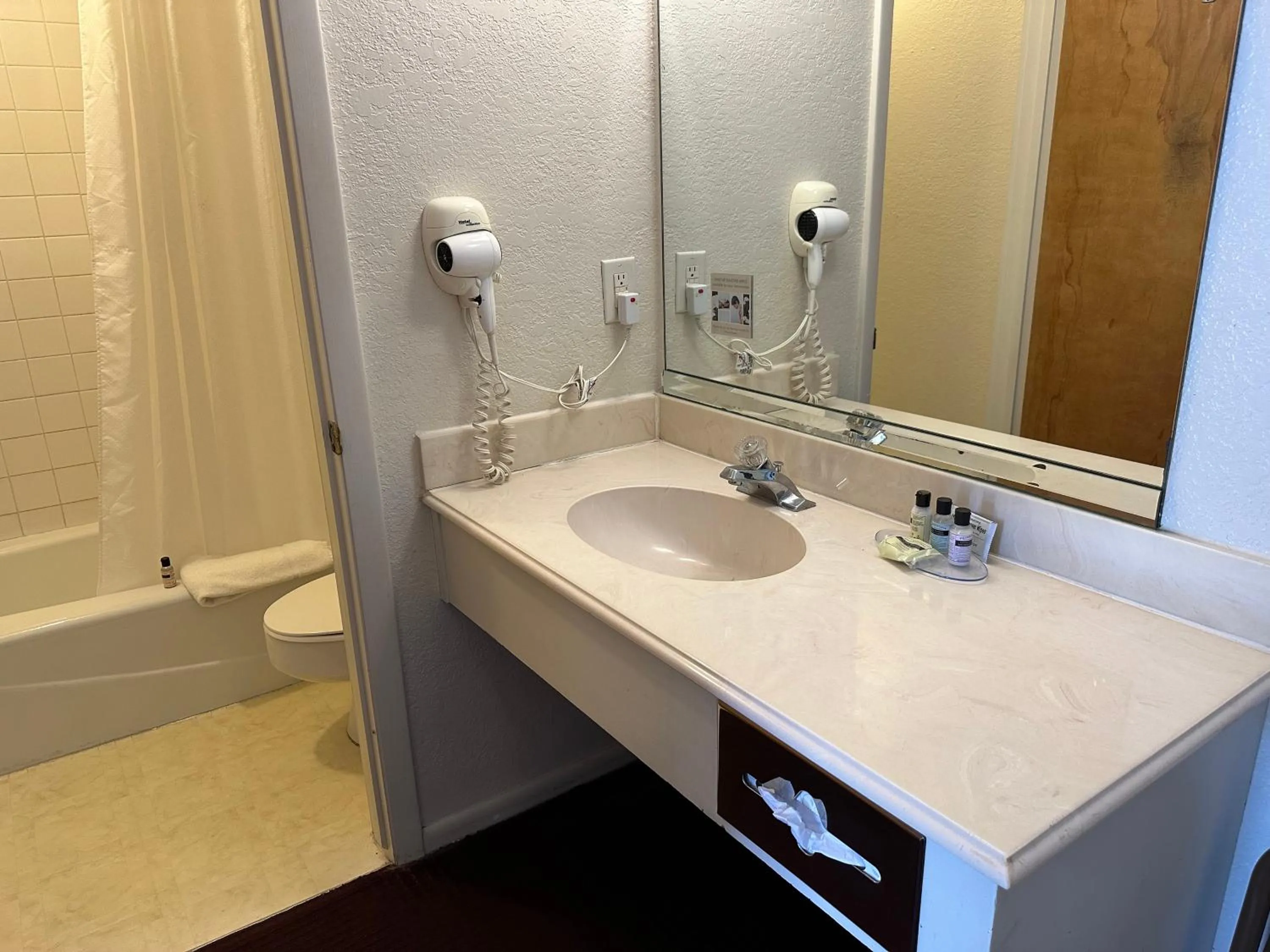 Sunset Inn and Suites