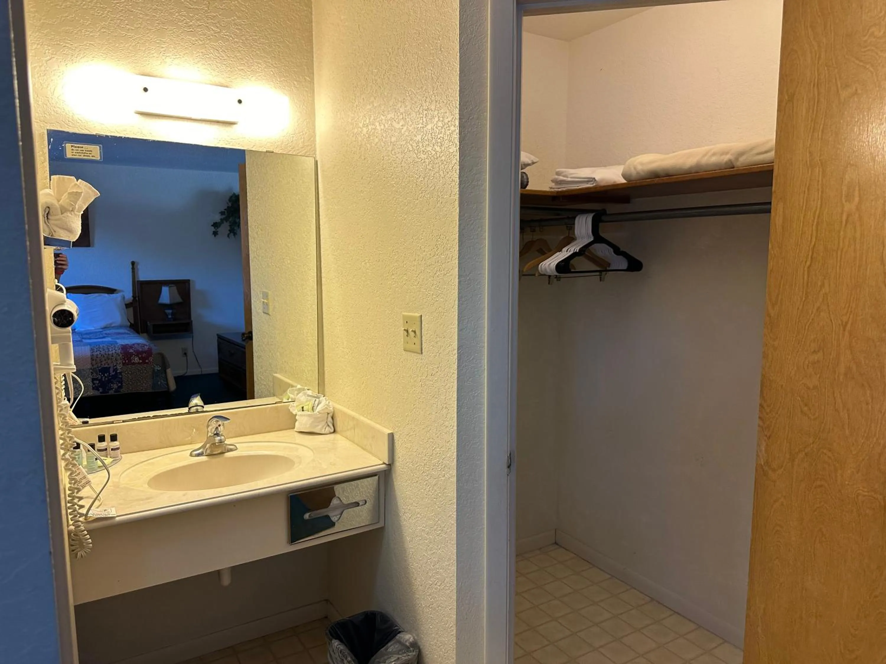 Sunset Inn and Suites