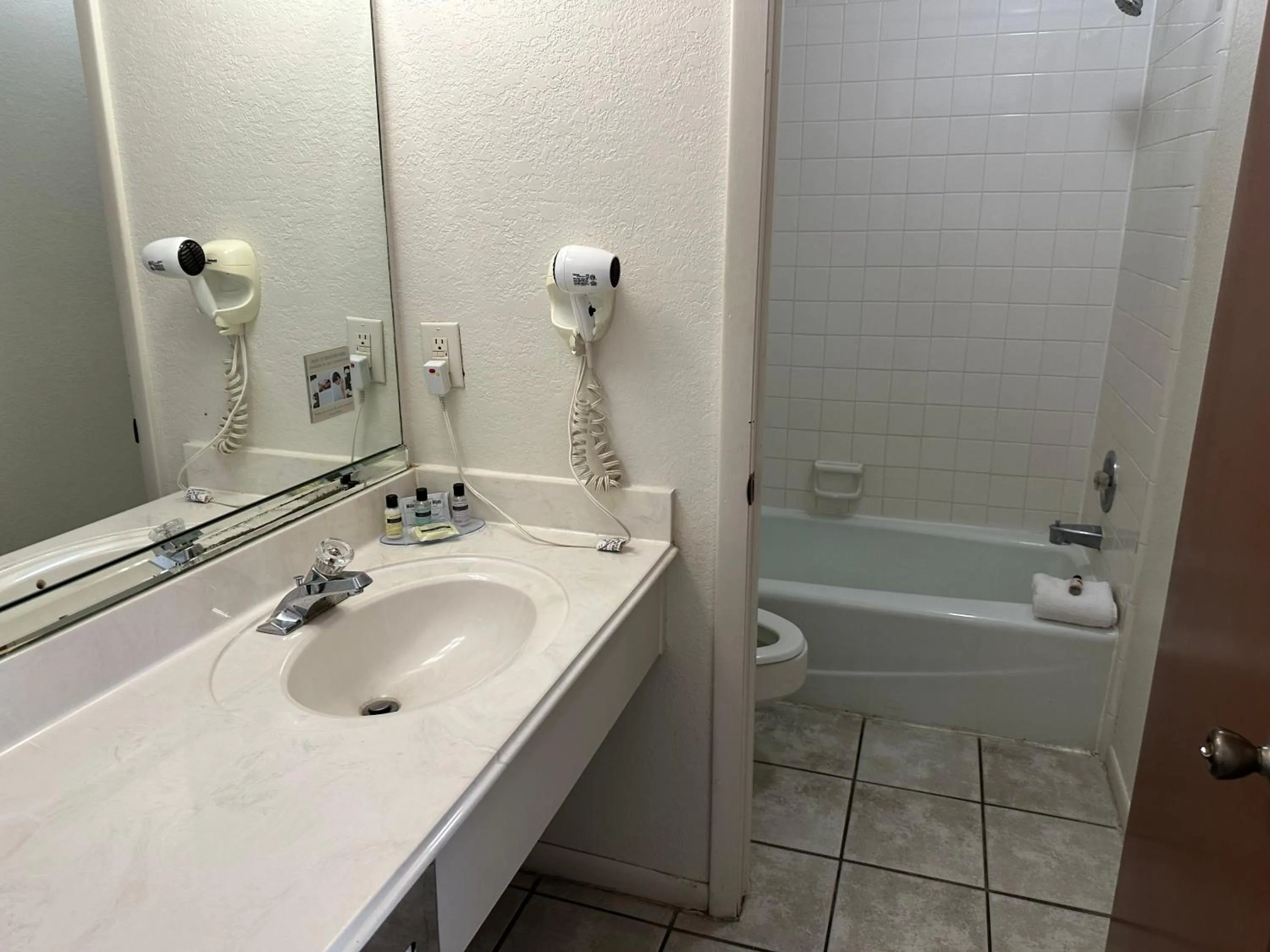 Sunset Inn and Suites