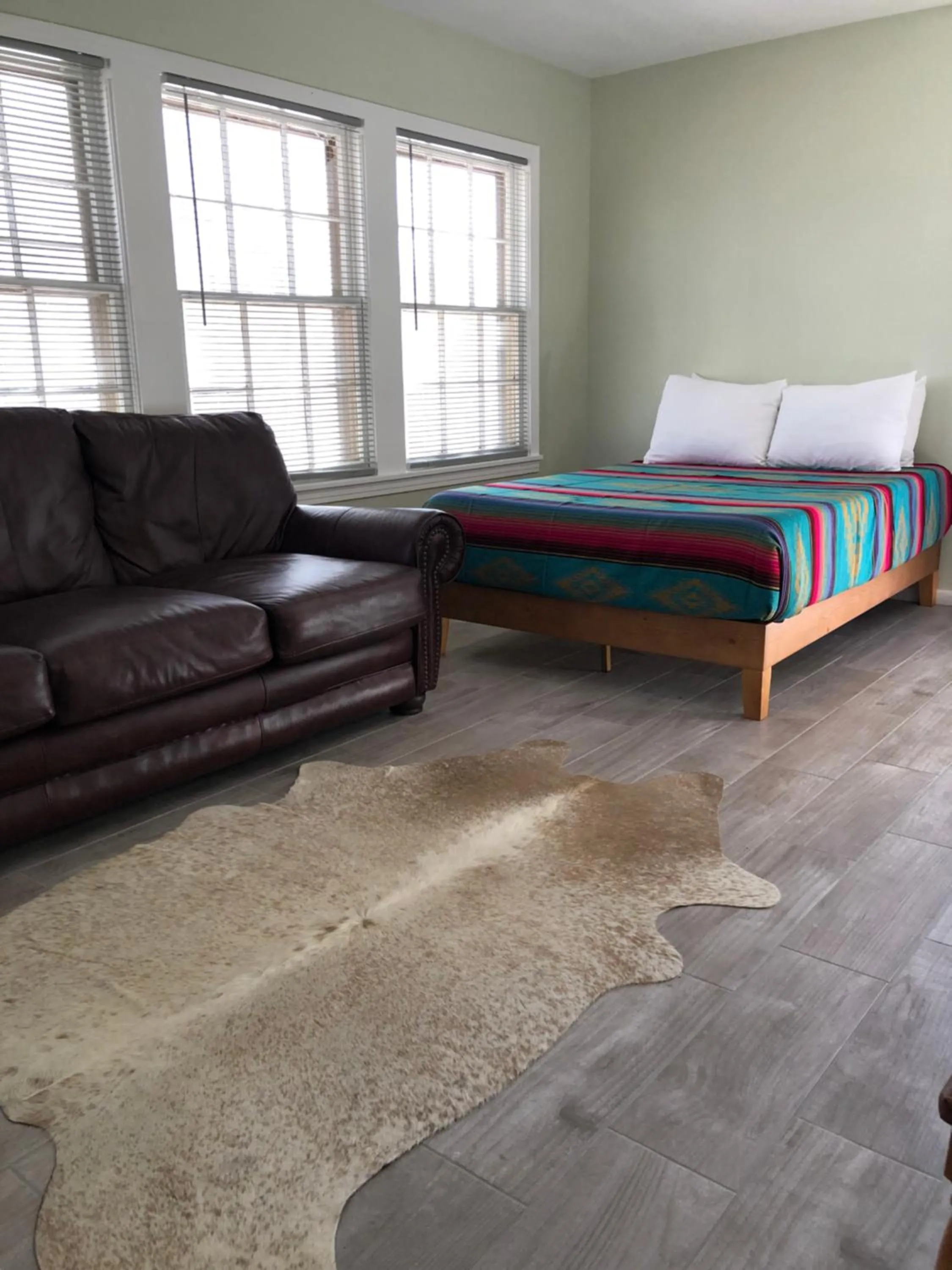 Bed in Sunset Inn and Suites