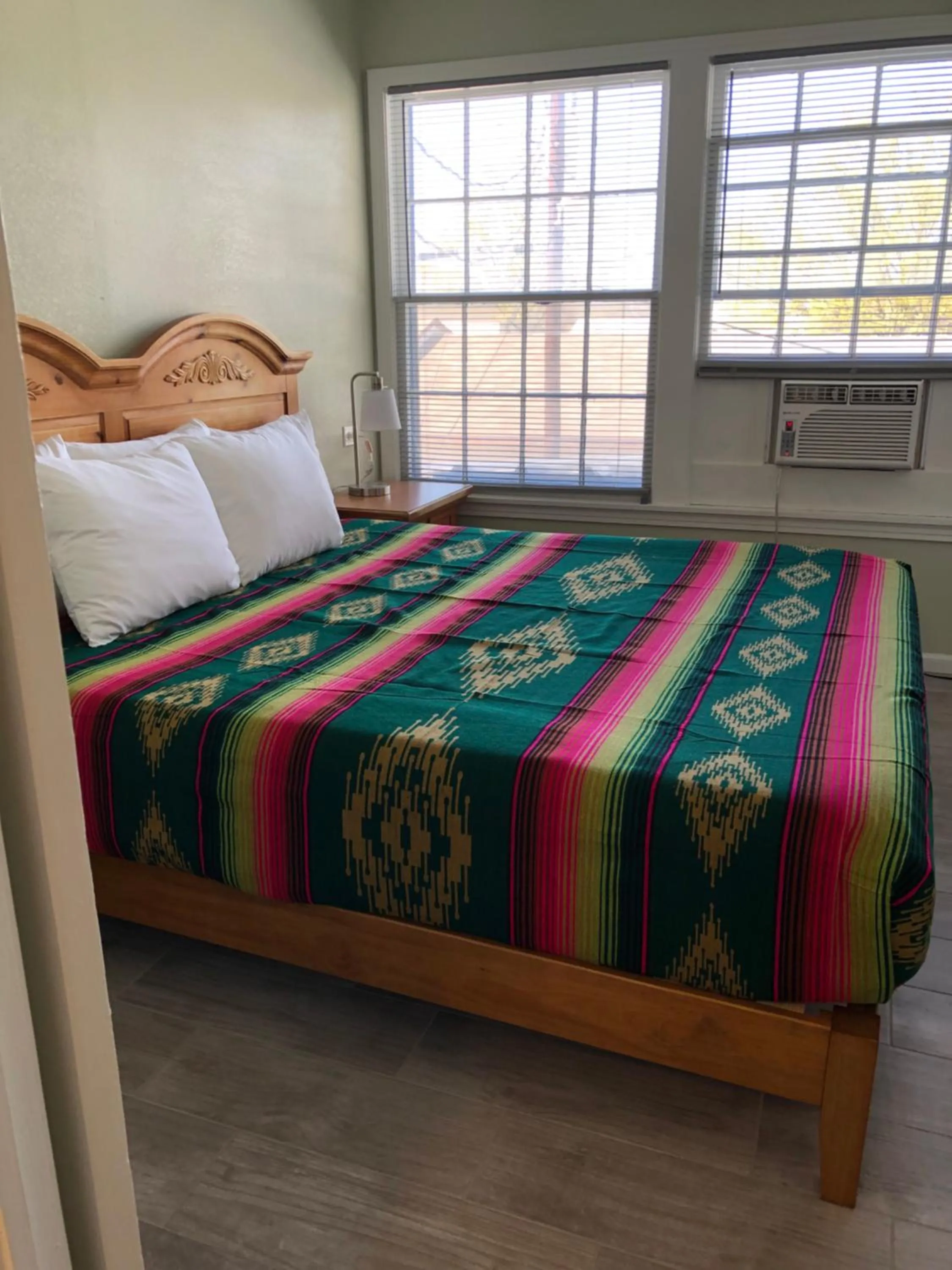 Bed in Sunset Inn and Suites