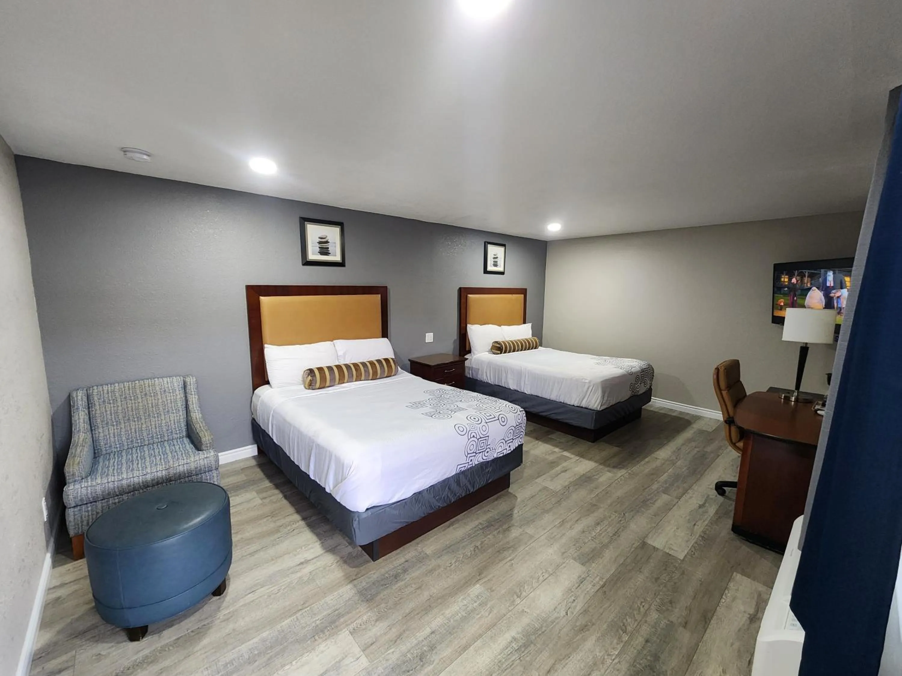 Bed in Star Inn On Route 66, Barstow