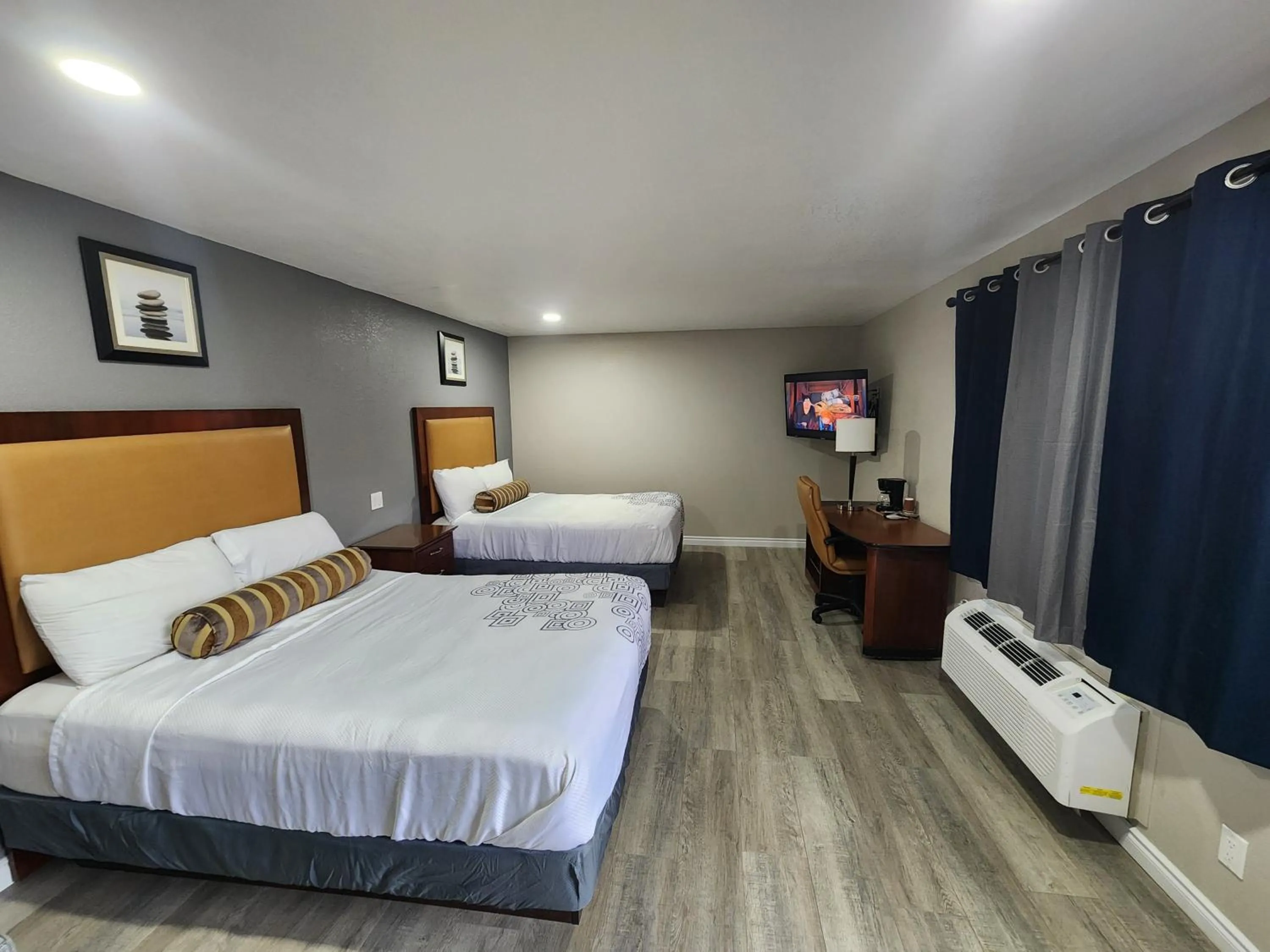 Bed in Star Inn On Route 66, Barstow