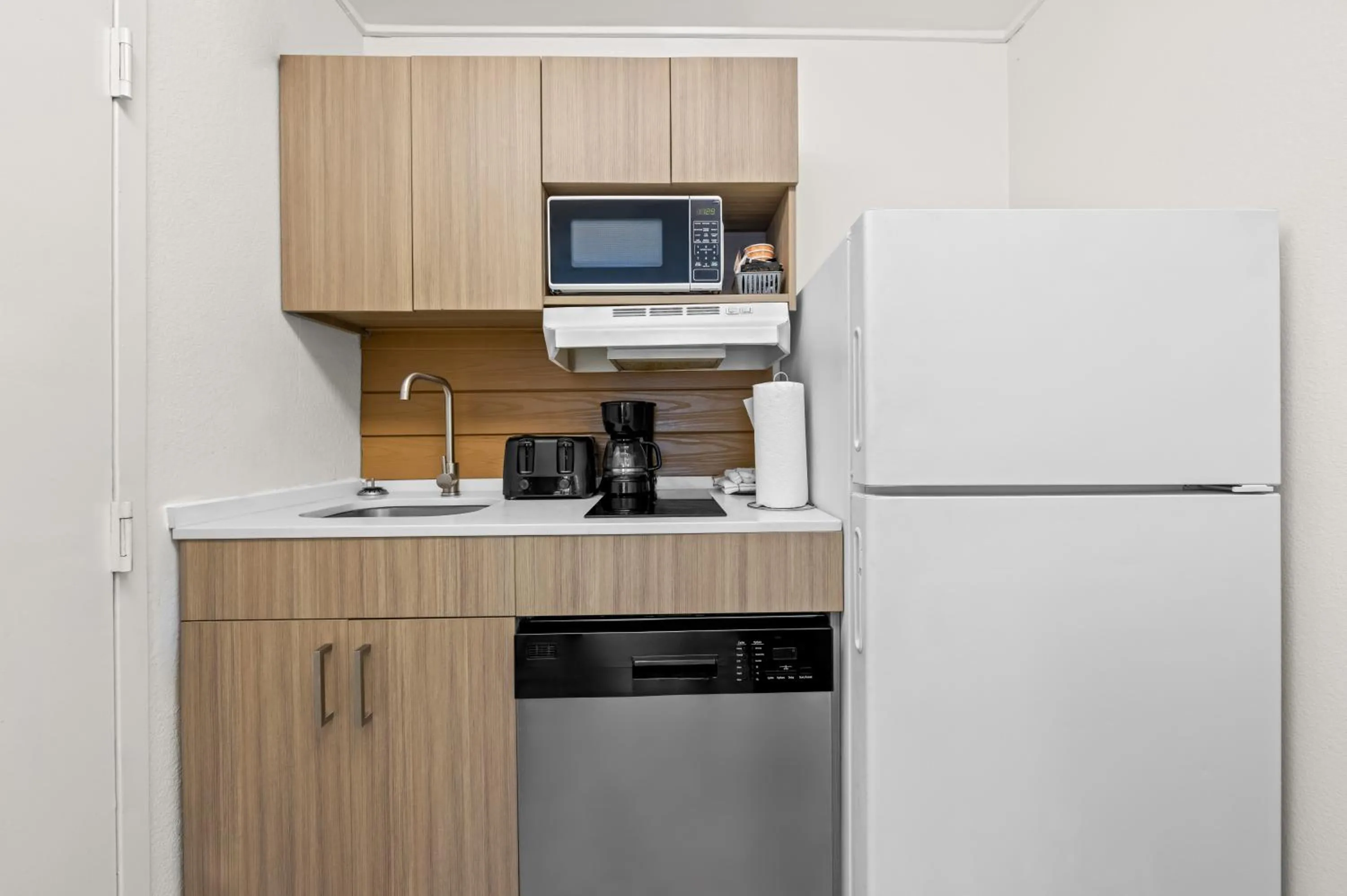 Kitchen or kitchenette in MainStay Suites Knoxville - Cedar Bluff