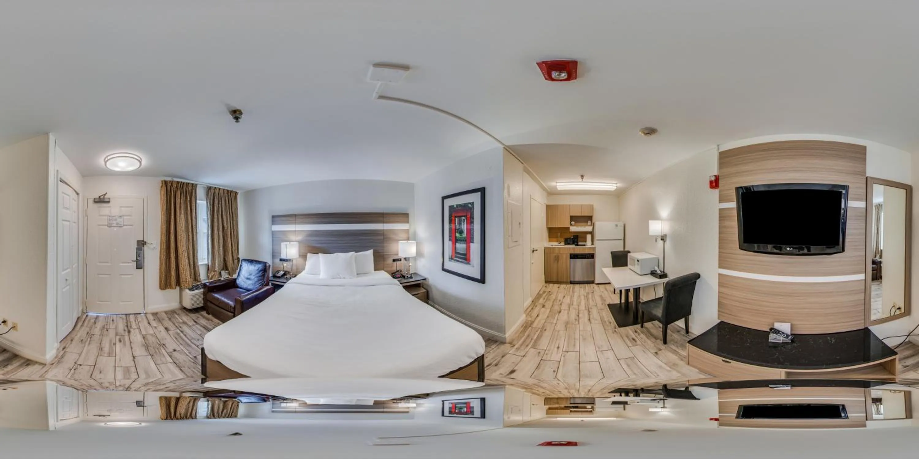 Photo of the whole room, Bed in MainStay Suites Knoxville - Cedar Bluff