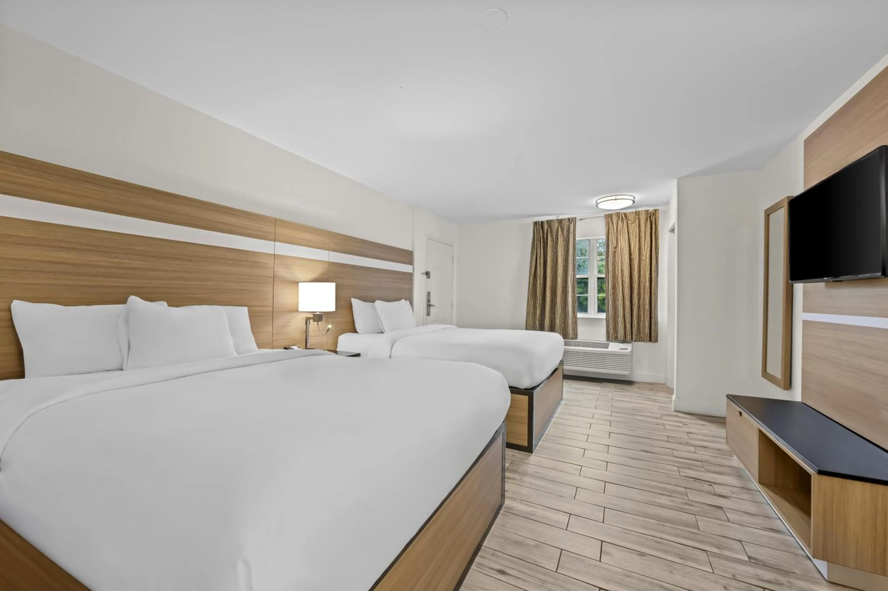 Bed in MainStay Suites Knoxville - Cedar Bluff