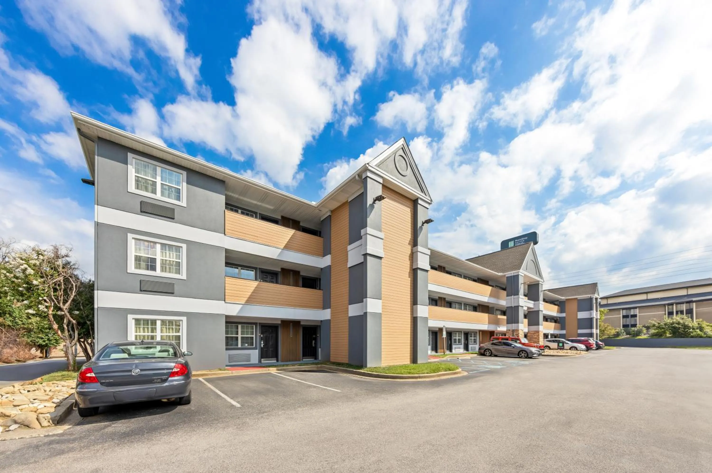 Property building in MainStay Suites Knoxville - Cedar Bluff