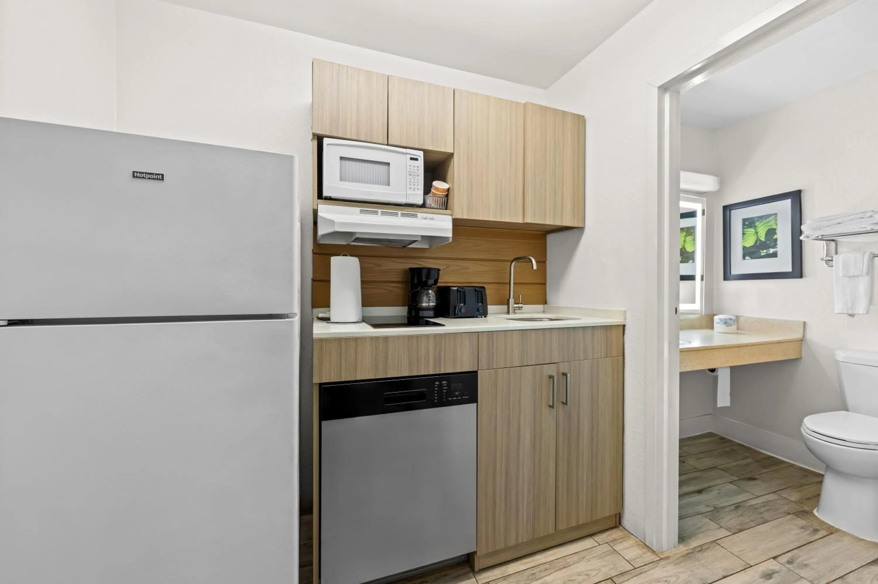 Kitchen or kitchenette in MainStay Suites Knoxville - Cedar Bluff