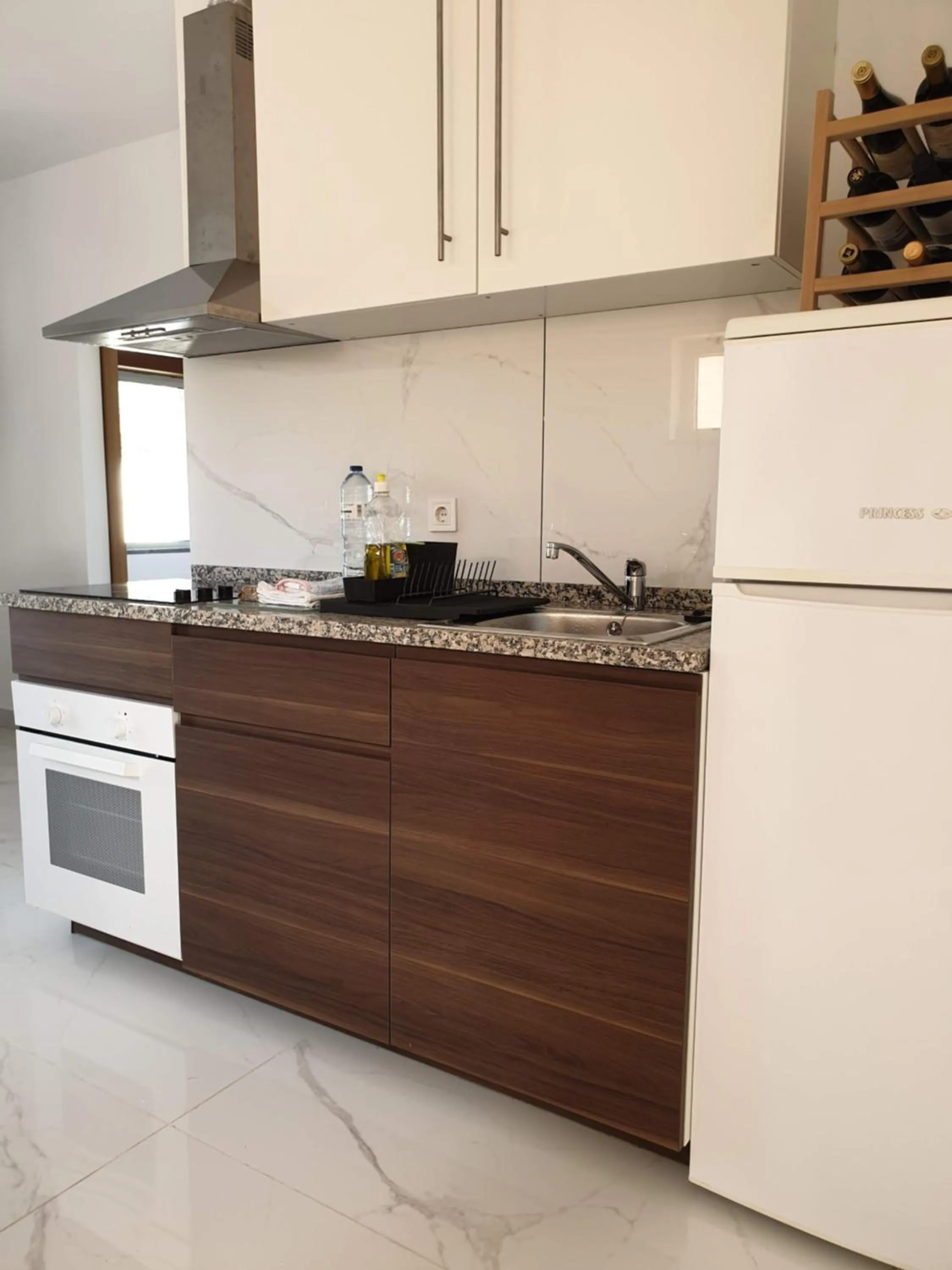 Communal kitchen in AAA Ana Albufeira Apartments