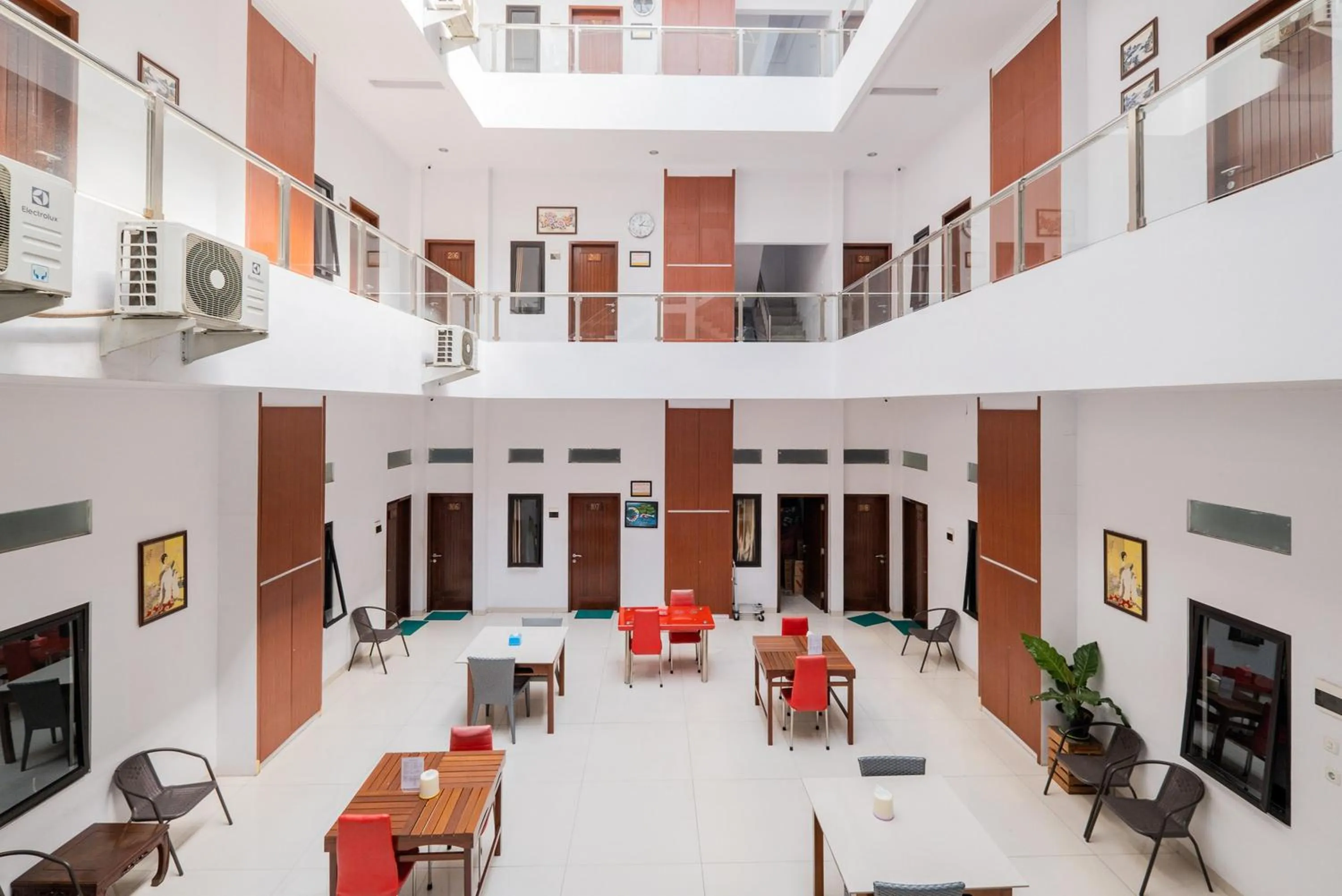 Property building in RedDoorz near Jawa Timur Park 3