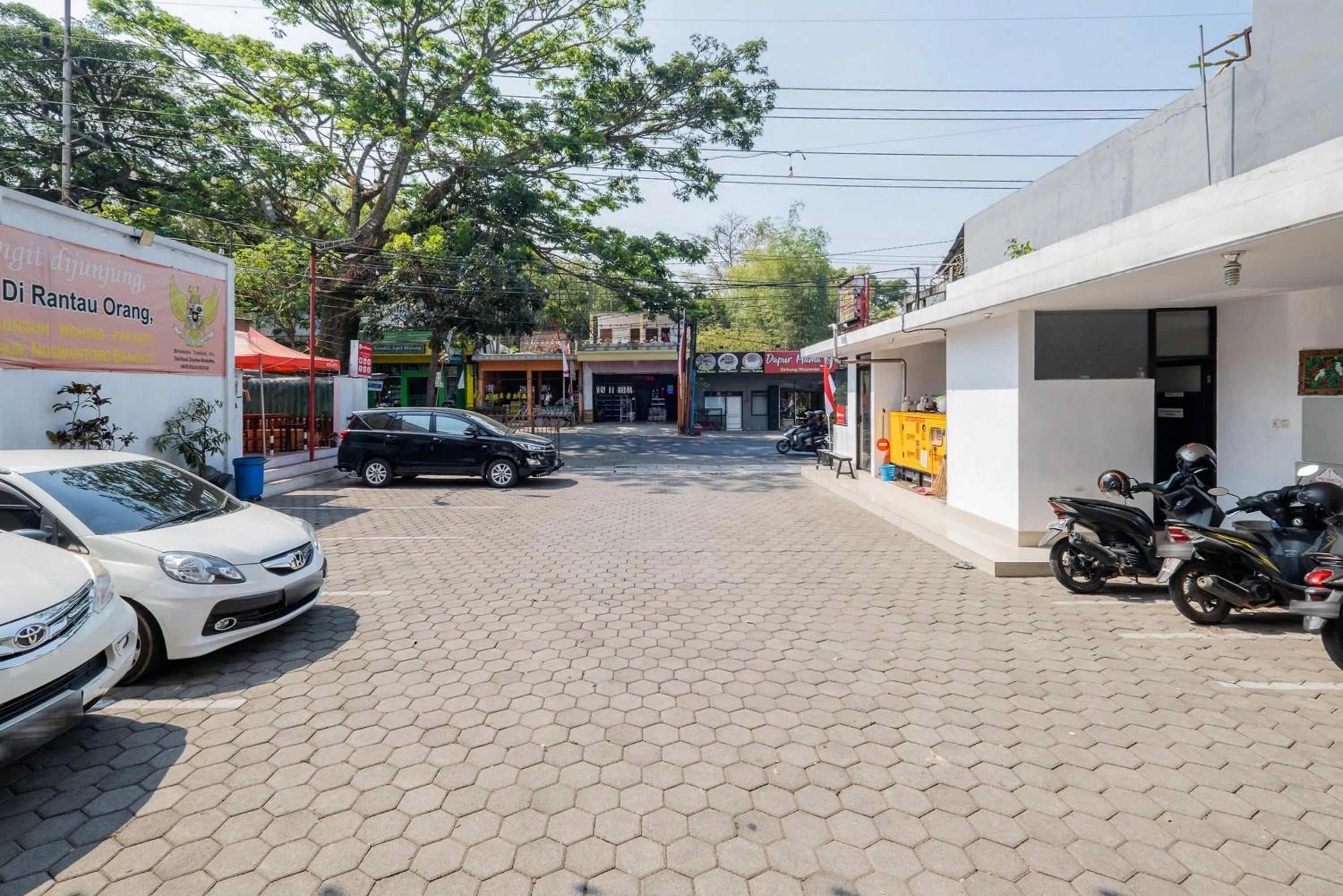 Parking in RedDoorz near Jawa Timur Park 3