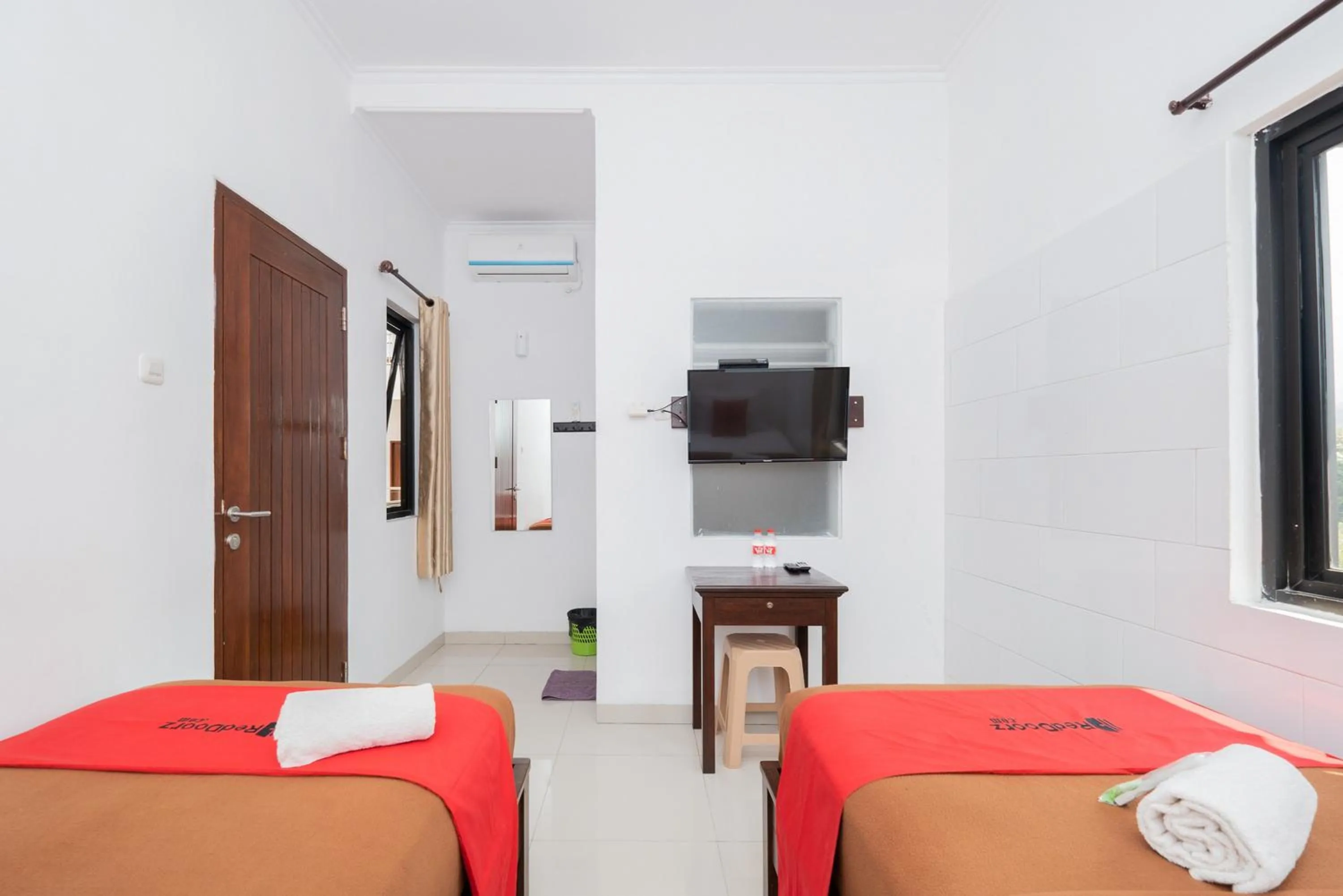 Bed in RedDoorz near Jawa Timur Park 3