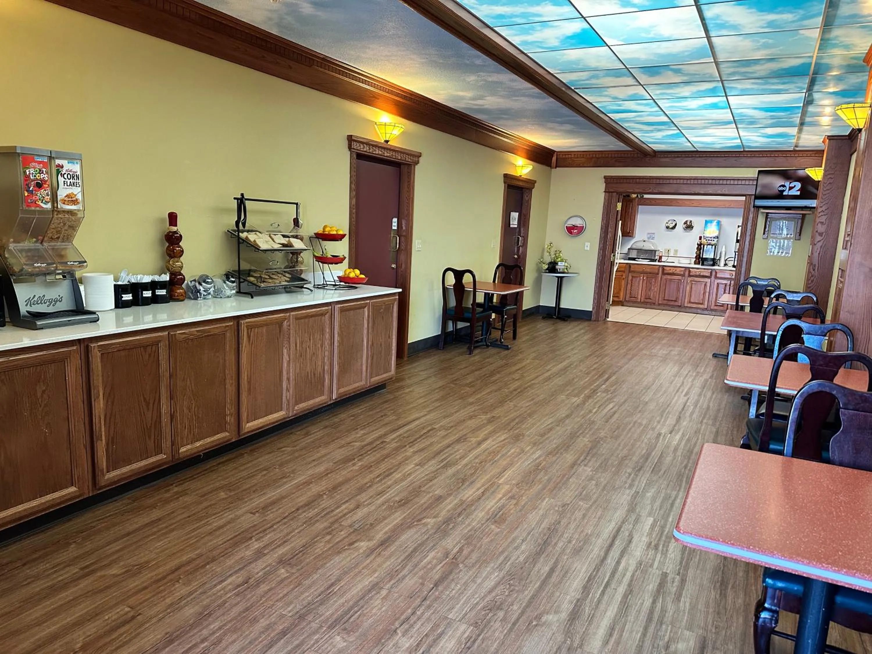 Breakfast in Ramada by Wyndham Saginaw Hotel & Suites