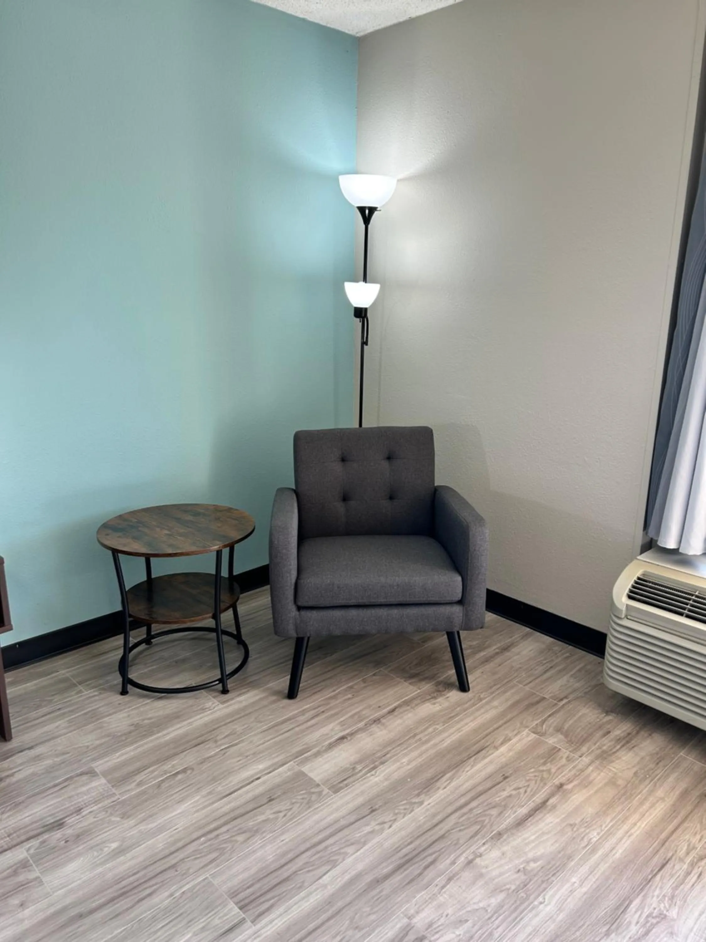 Seating area in Super 8 by Wyndham Ocala I-75