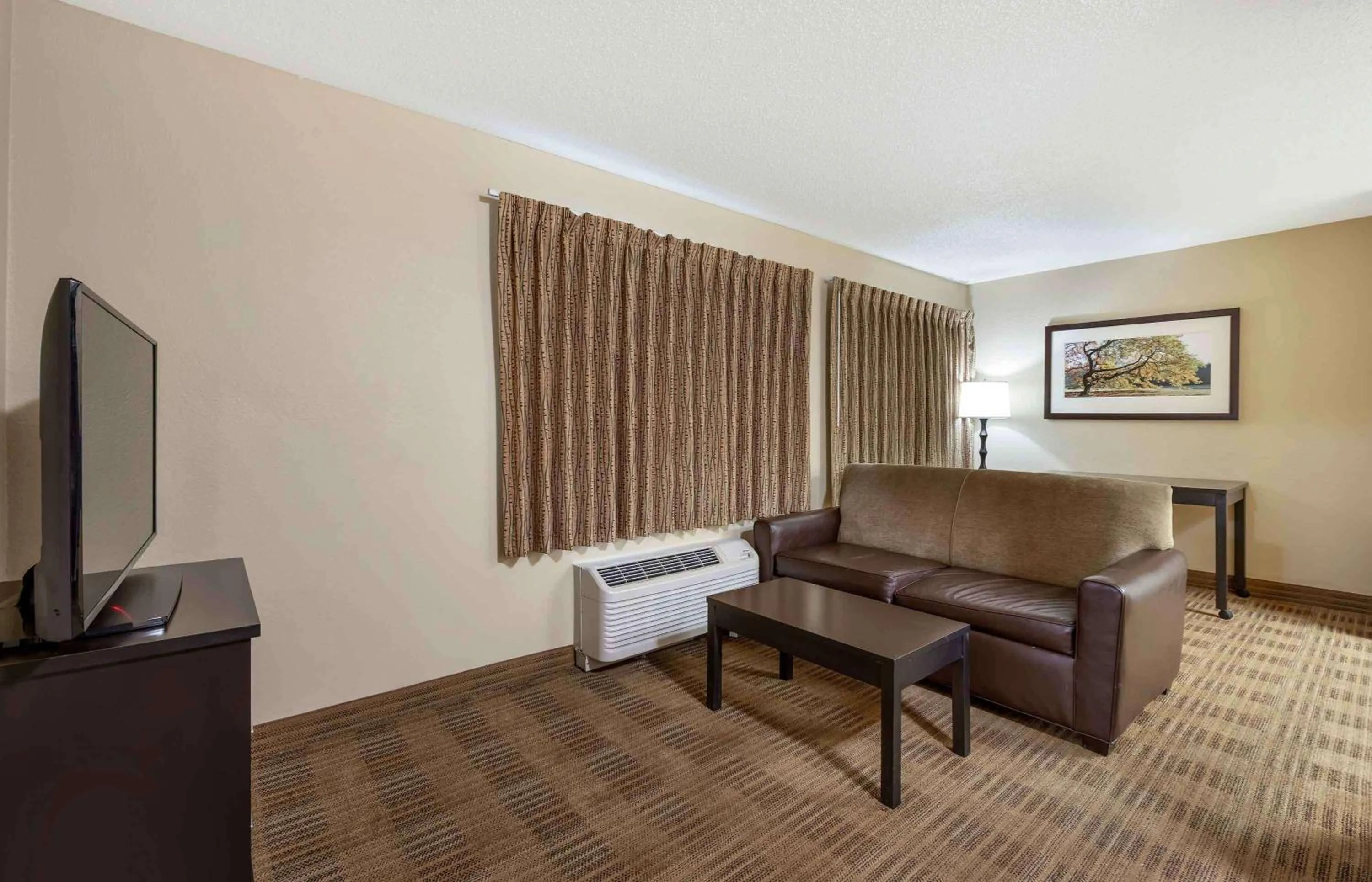 Bedroom in Extended Stay America Suites - Dallas - Plano Parkway
