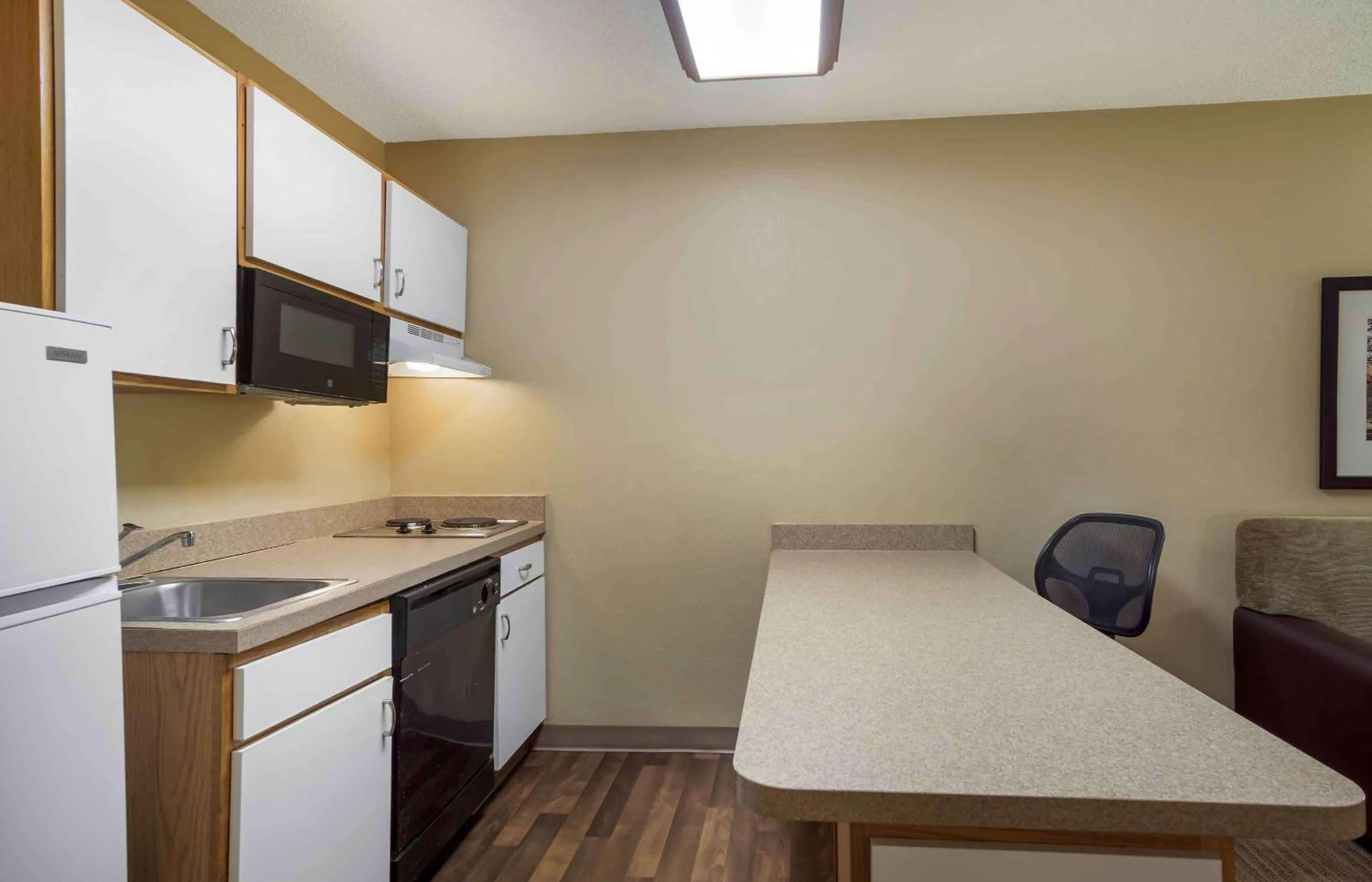 Kitchen or kitchenette in Extended Stay America Suites - Dallas - Plano Parkway