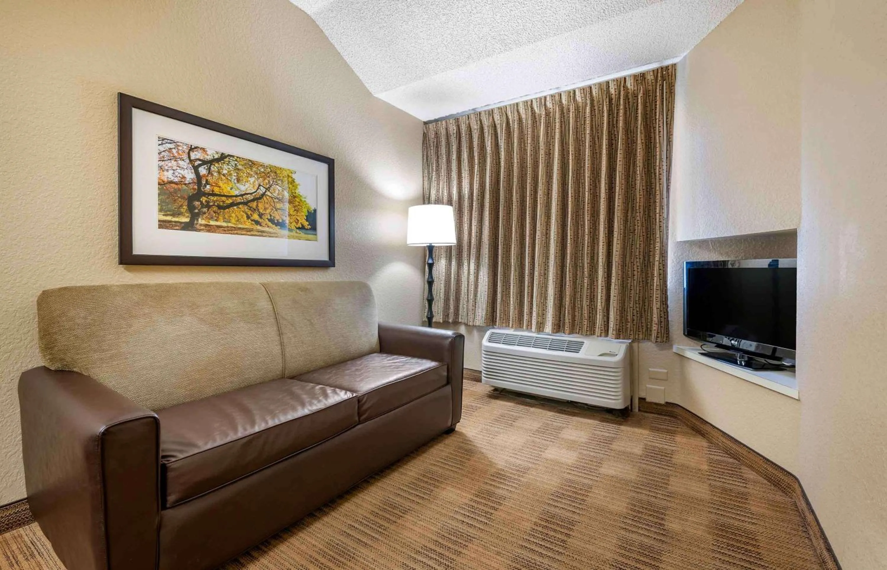 Bedroom, Bed in Extended Stay America Suites - Dallas - Plano Parkway