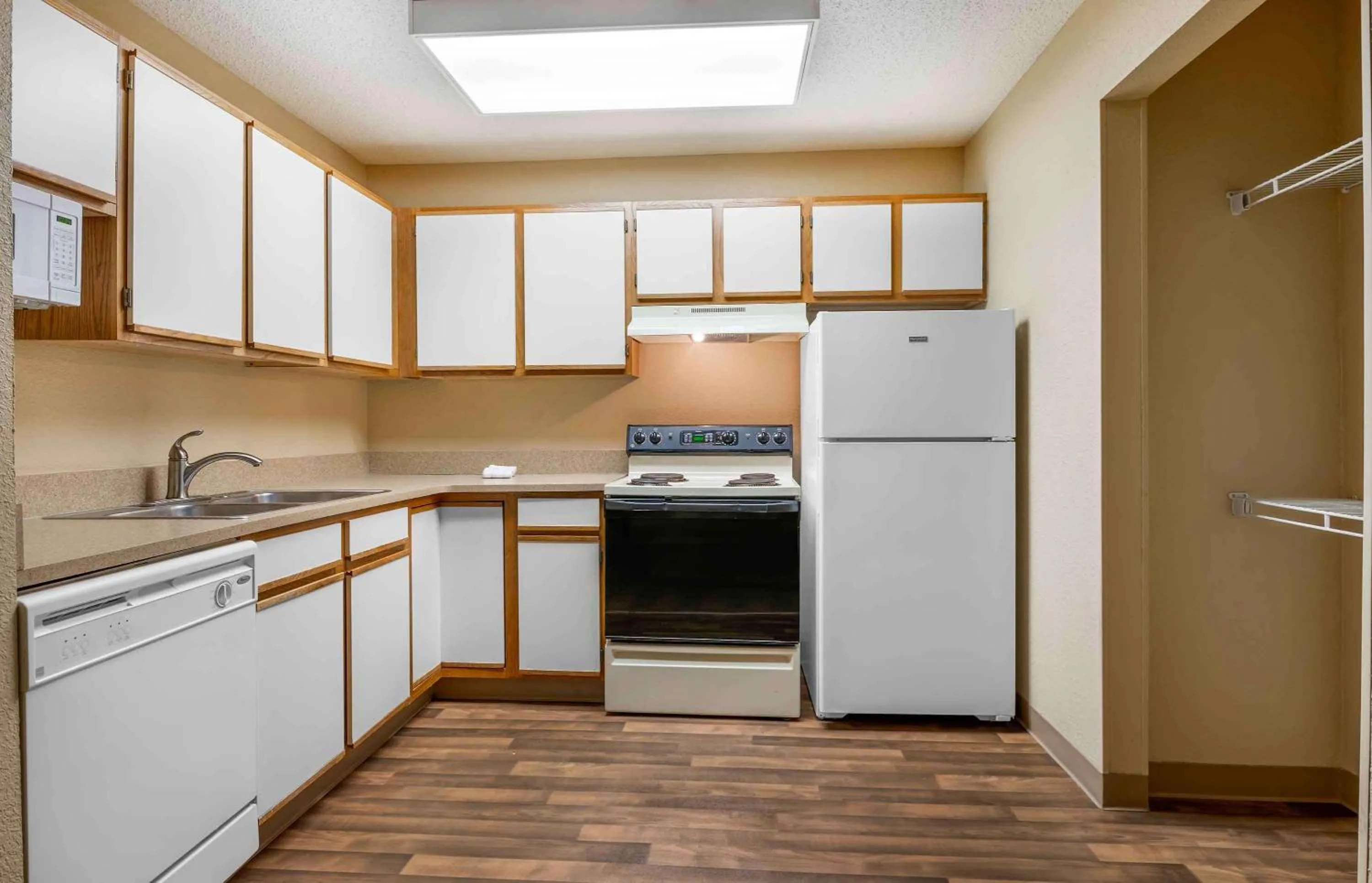 Bedroom in Extended Stay America Suites - Dallas - Plano Parkway