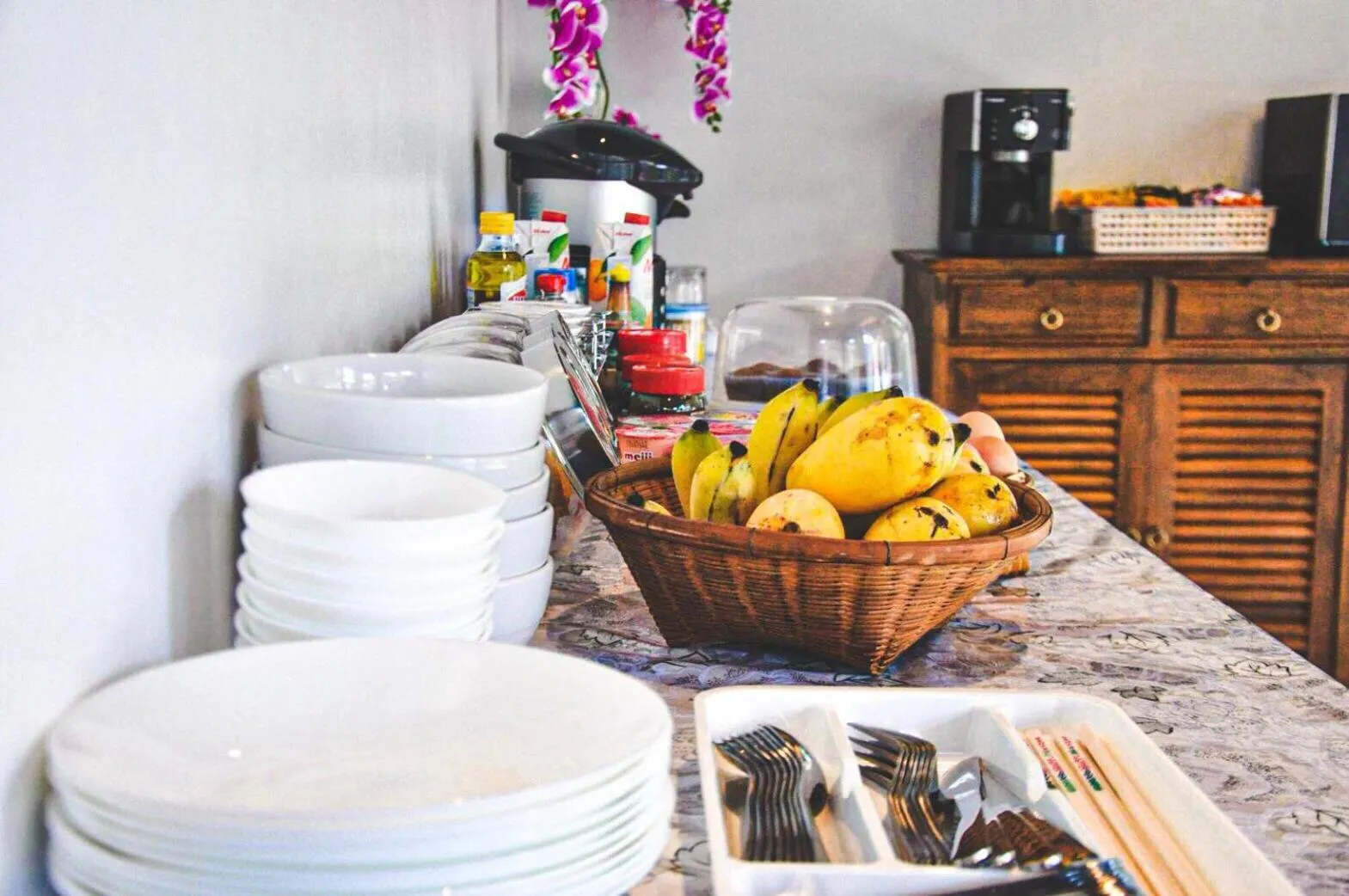 Food and drinks in The Eight Ratvithi House