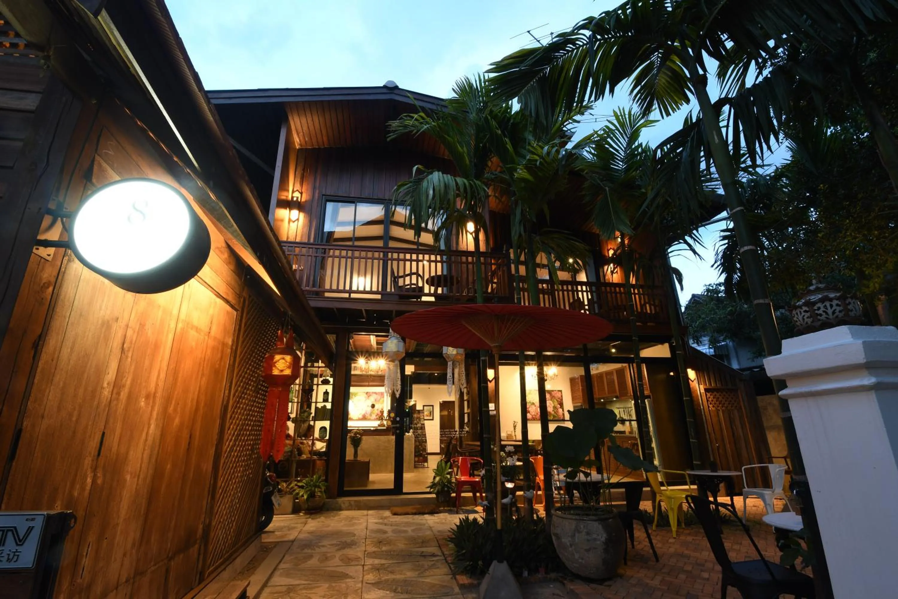 Restaurant/places to eat in The Eight Ratvithi House