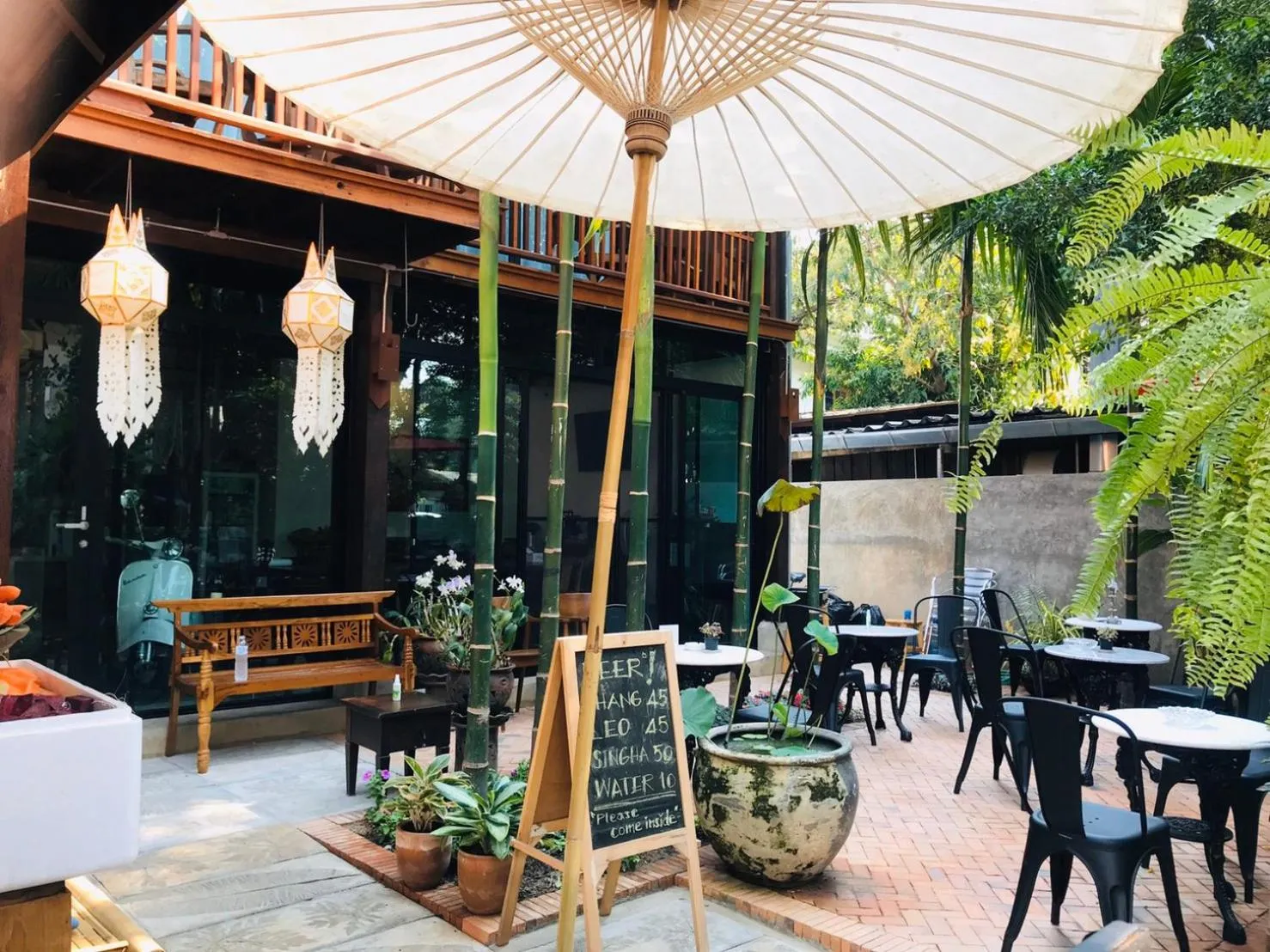 Facade/entrance in The Eight Ratvithi House