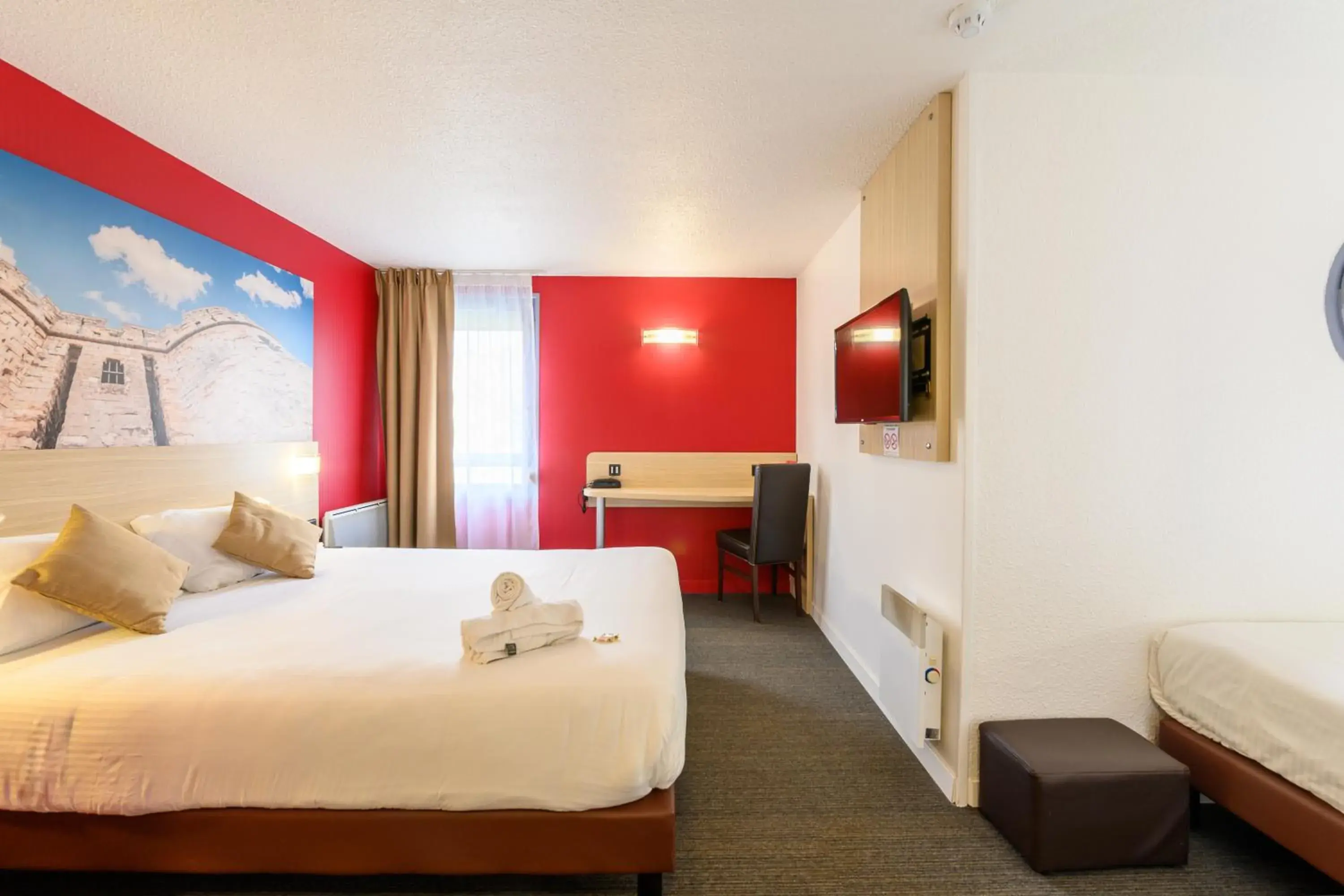 Family Room in The Originals City, Tabl'Hôtel, Cambrai (Inter-Hotel) Family Room in The Originals City, Tabl'Hôtel, Cambrai (Inter-Hotel)