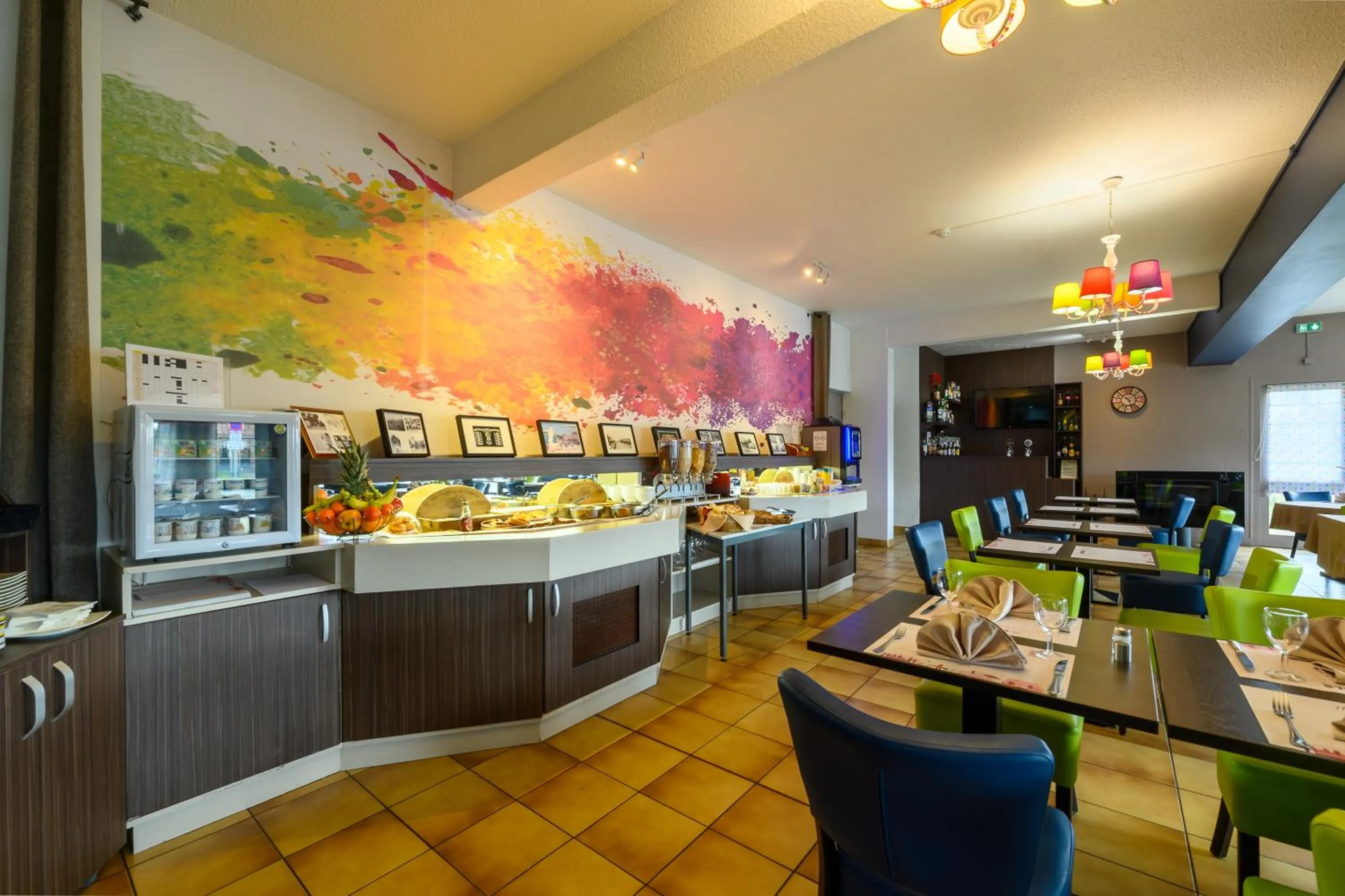 Buffet breakfast in The Originals City, Tabl'Hôtel, Cambrai (Inter-Hotel)