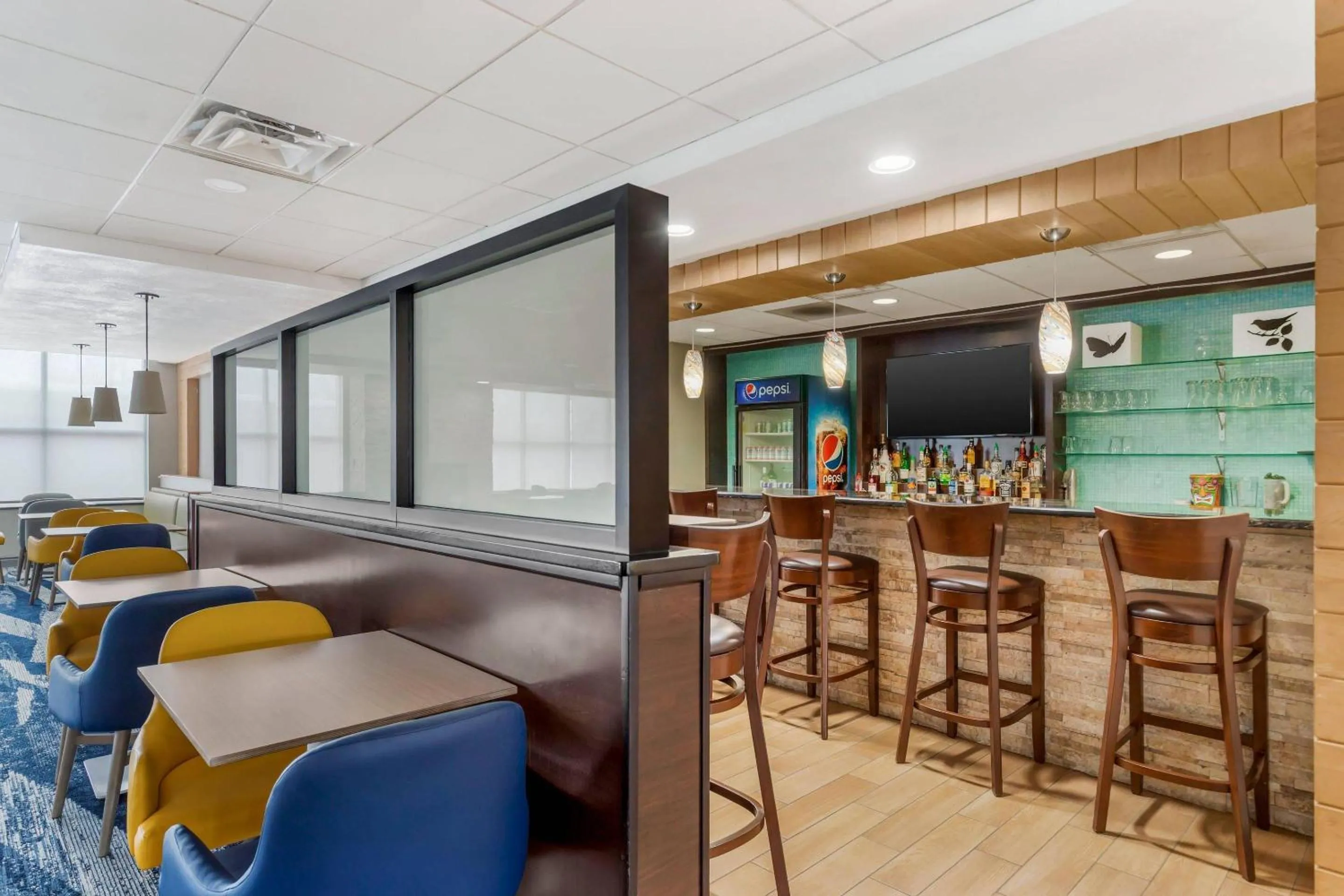 Restaurant/places to eat in Comfort Inn & Suites
