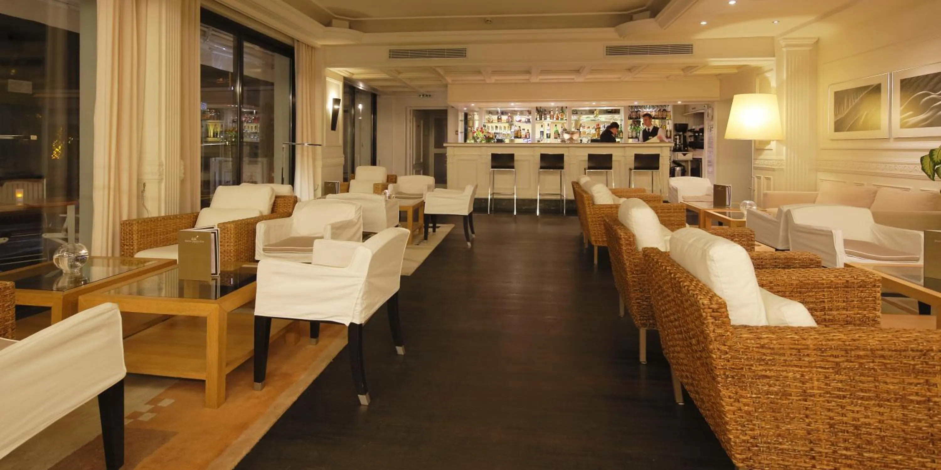 Lounge or bar in Hotel Napoléon