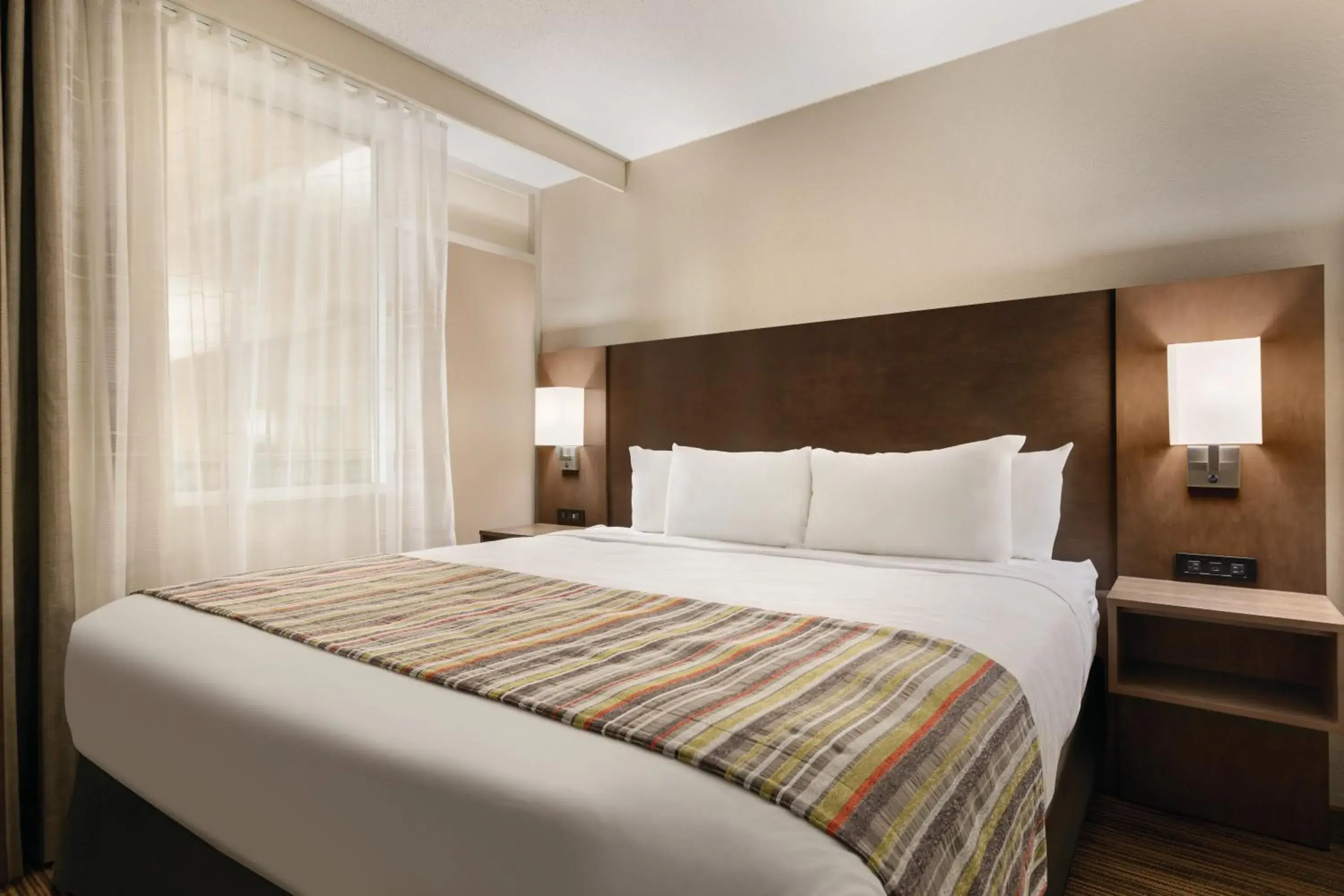 One-Bedroom King Suite with Pool View - Non-Smoking in Country Inn & Suites by Radisson, Fergus Falls, MN One-Bedroom King Suite with Pool View - Non-Smoking in Country Inn & Suites by Radisson, Fergus Falls, MN