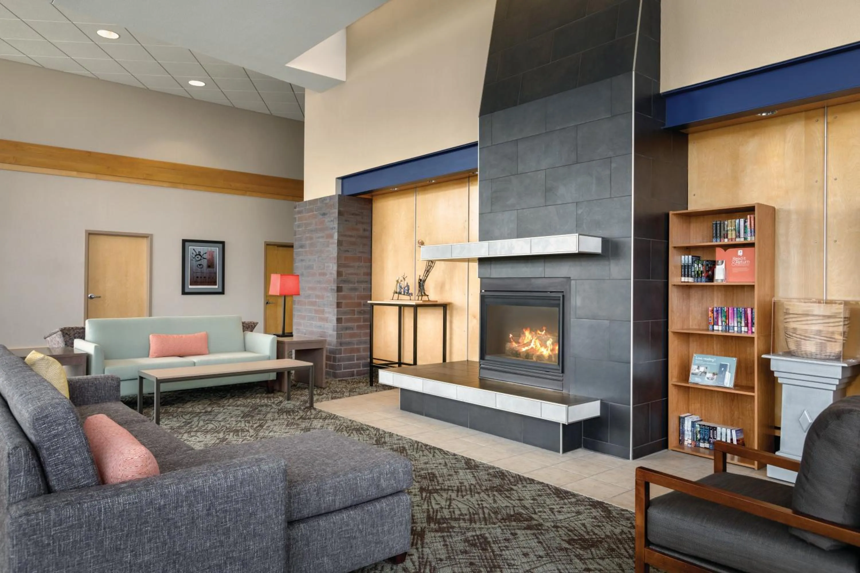 Lobby or reception in Country Inn & Suites by Radisson, Fergus Falls, MN