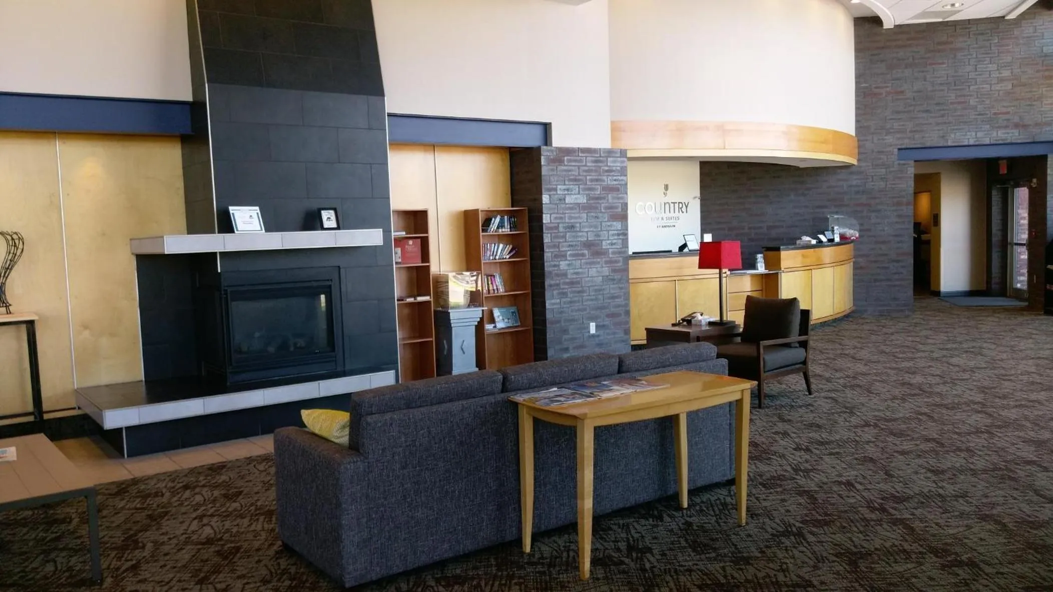 Seating area in Country Inn & Suites by Radisson, Fergus Falls, MN