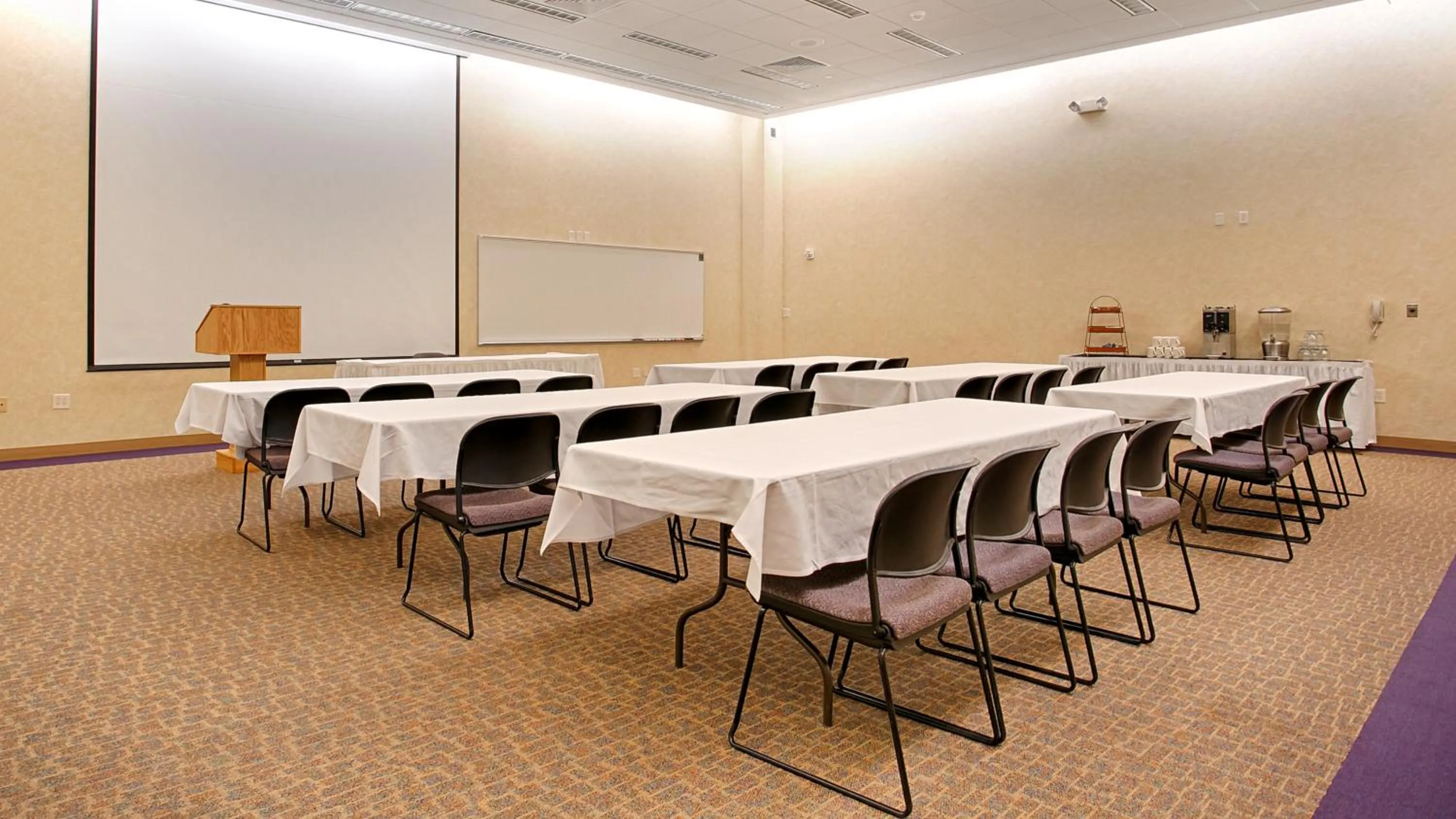 Meeting/conference room in Country Inn & Suites by Radisson, Fergus Falls, MN
