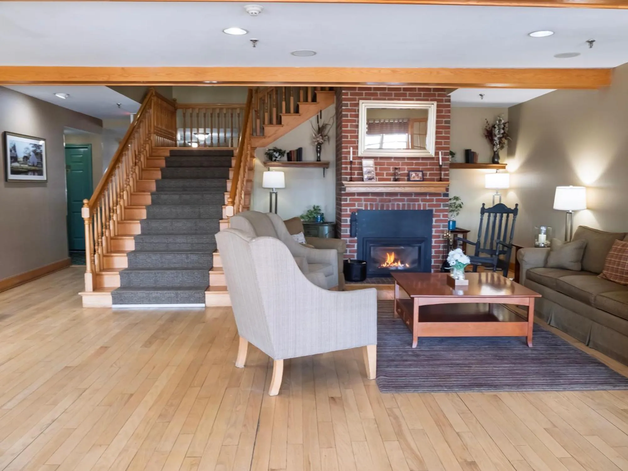 Living room in Country Inn at the Mall