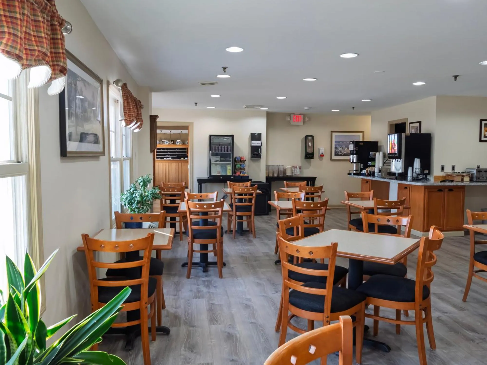 Breakfast in Country Inn at the Mall