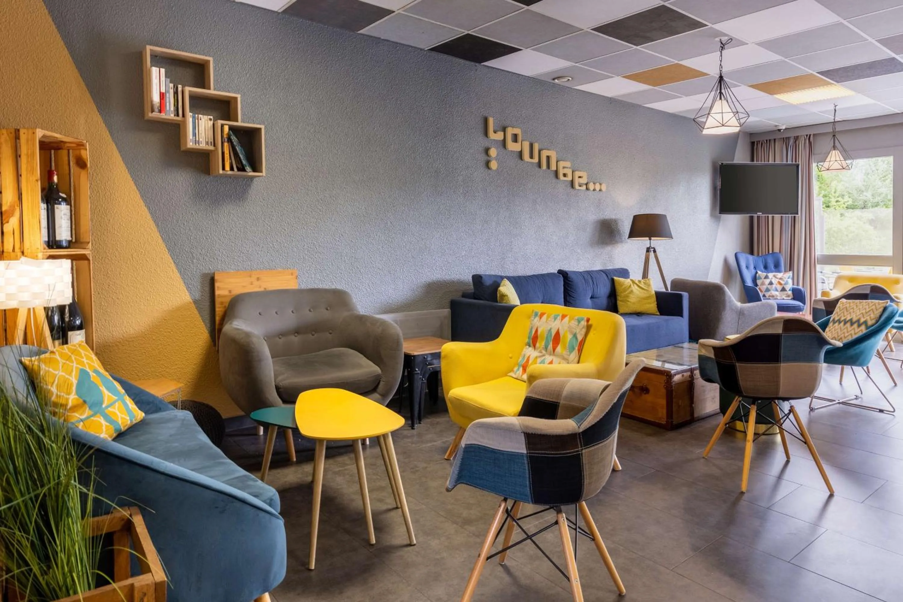 Lounge or bar in Sure Hotel by Best Western Lille Tourcoing Ex Hotel Garden